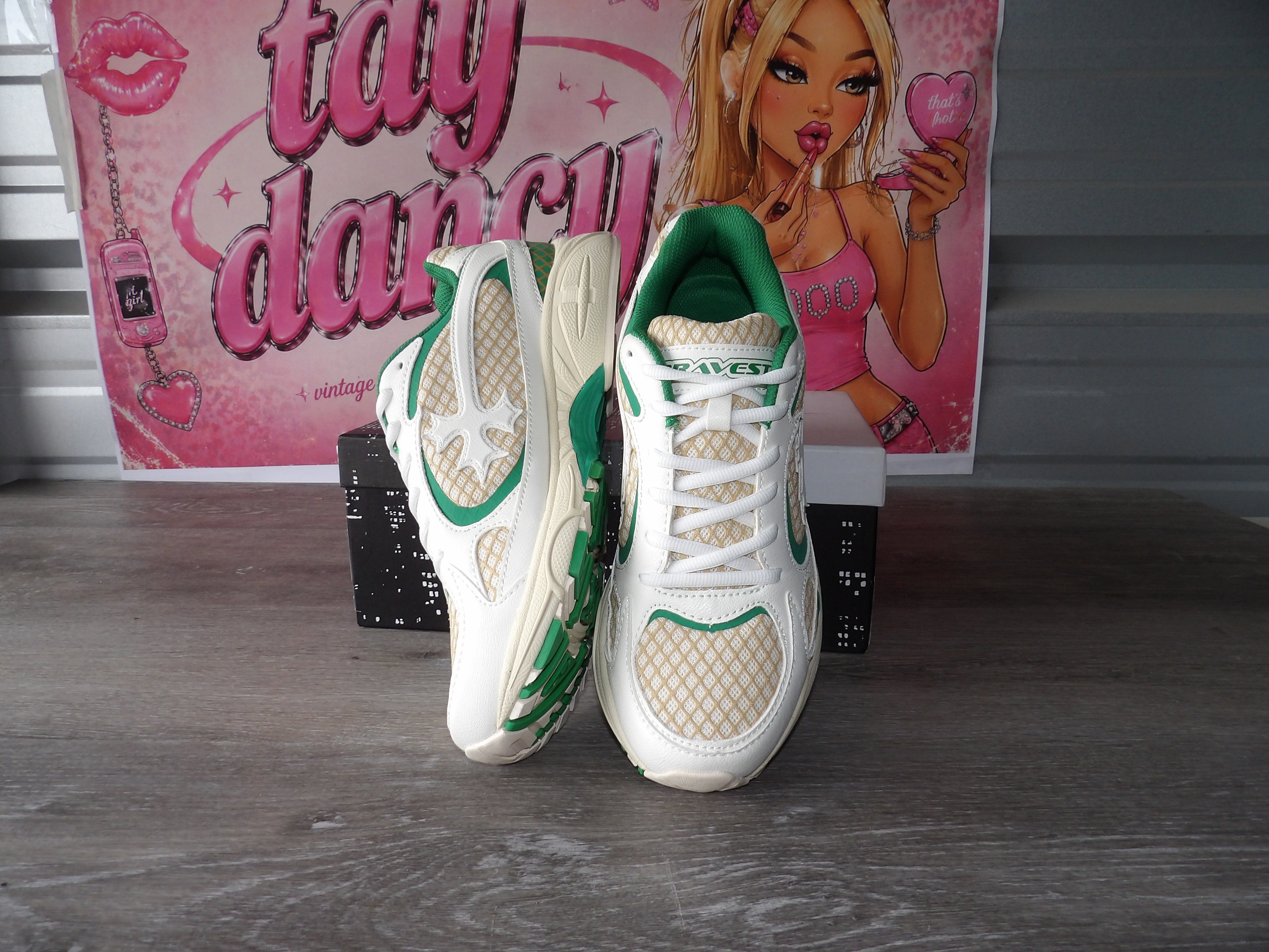 Bravest Studio Kross Kountry Runner Sneakers – Spring Green (Size US 9.5)
