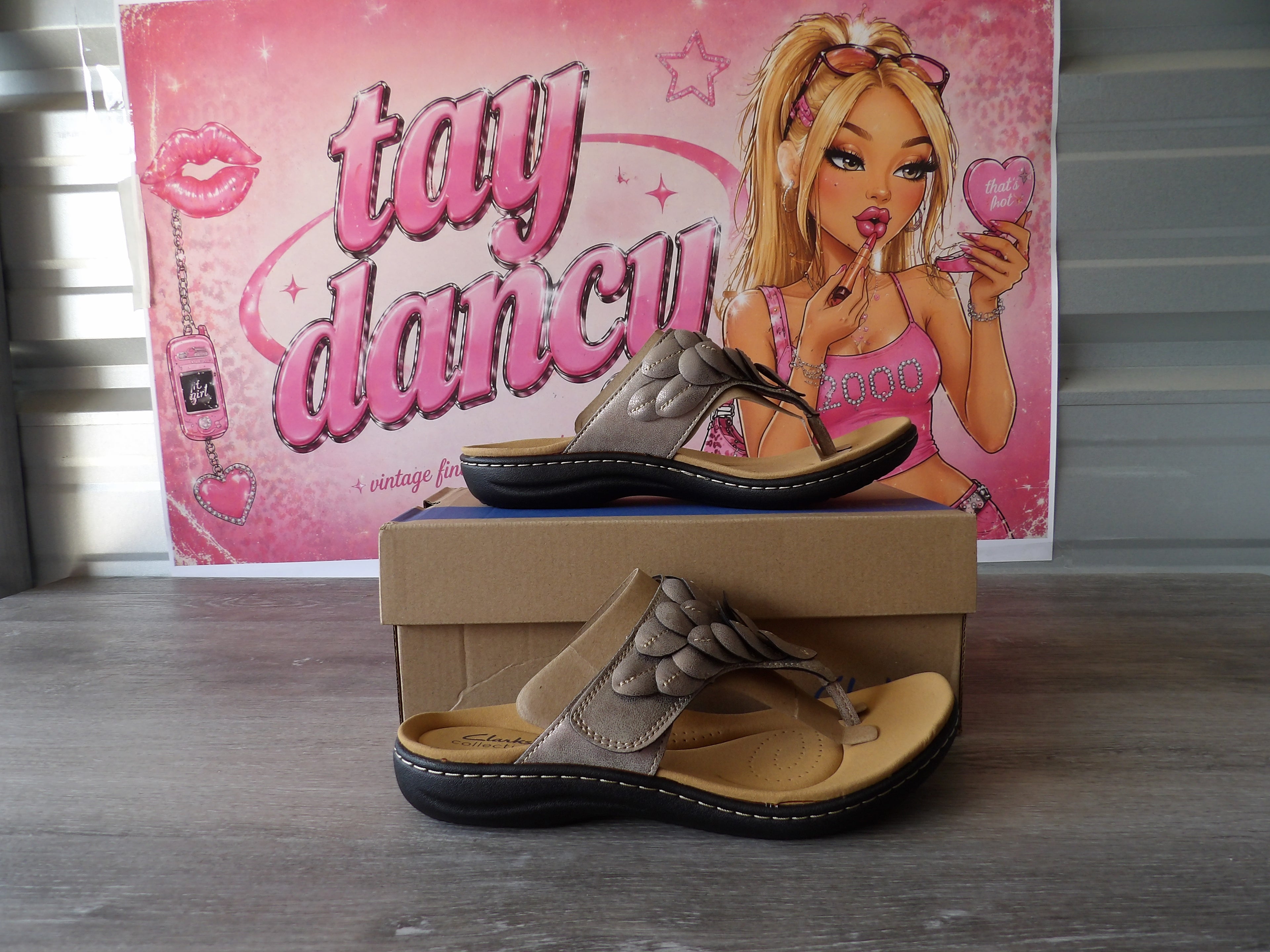 Clarks Laurieann Palm Leather Sandals – Beige (Size US 9)
