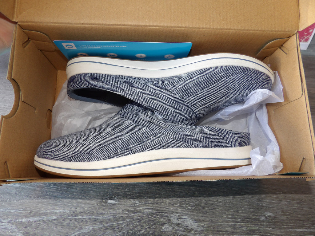 Clark's Women's Cloudsteppers Breeze Amelia Mules – Grey Herringbone Pattern (Size US 8)