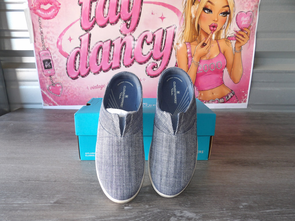Clark's Women's Cloudsteppers Breeze Amelia Mules – Grey Herringbone Pattern (Size US 8)