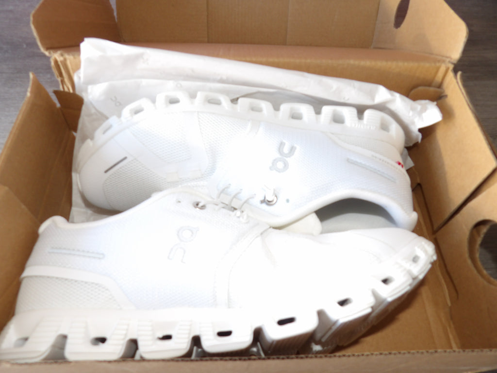 OnCloud Cloud 5 – All White (Size US 8.5)