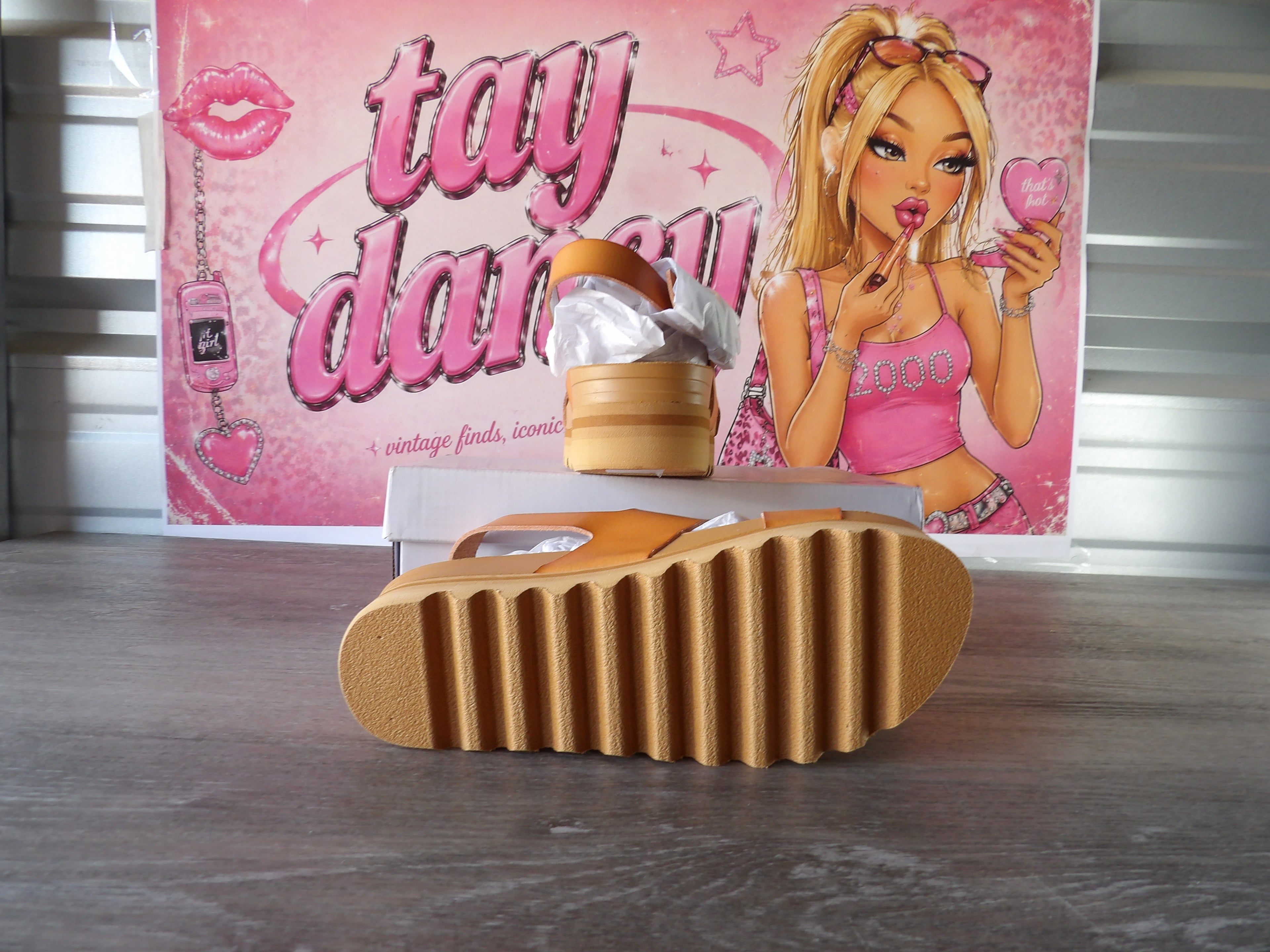 Dream Pairs Platform Sndals – Tan (Size US 6)
