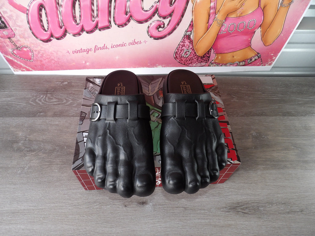 Bravest Studios Hulk Black Foot Clogs – Black (Size US 14)