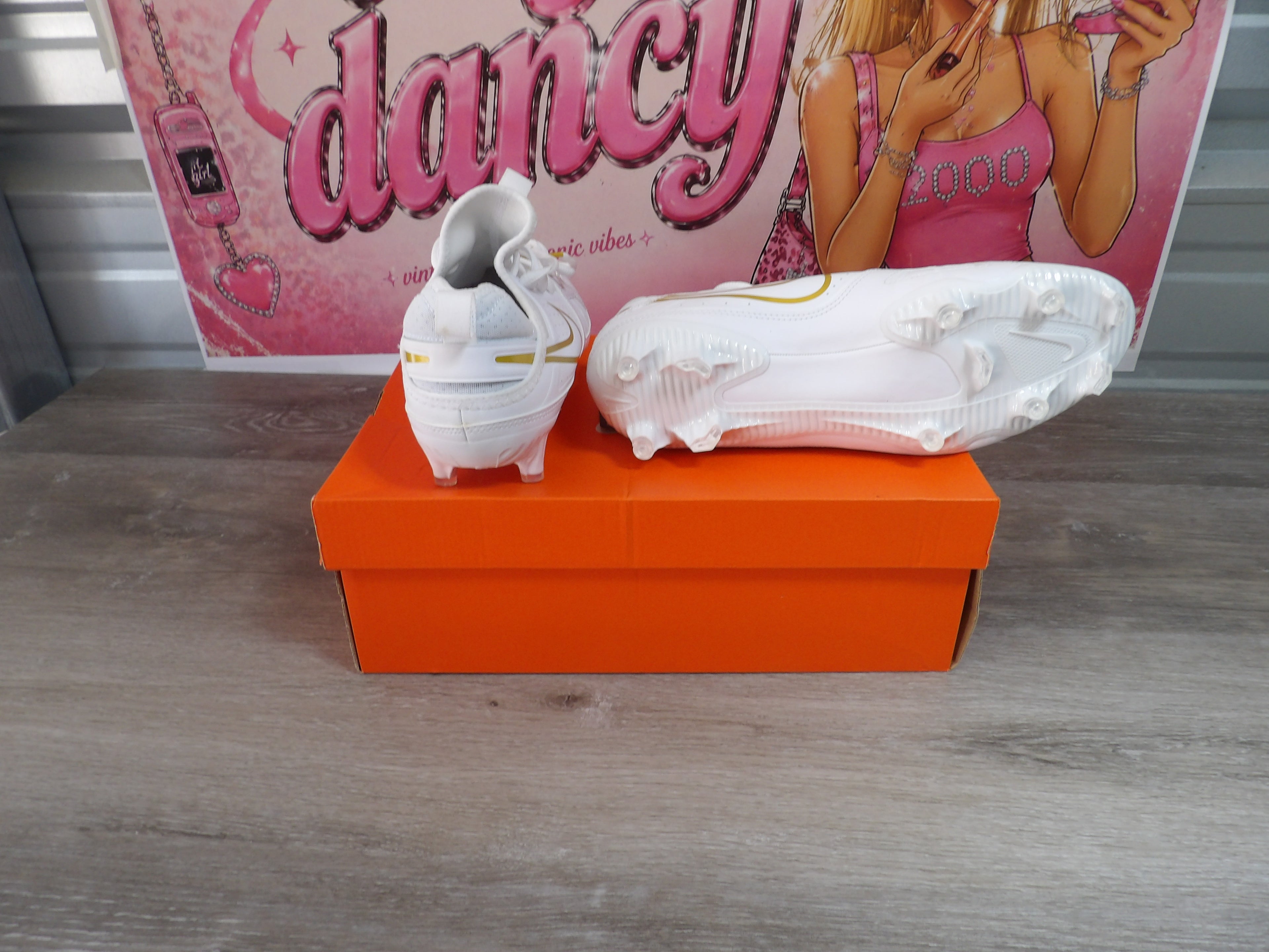 Nike Huarache 9 Varsity LAX Cleats – White/Gold (Size Men's 9.5, Women's 11)