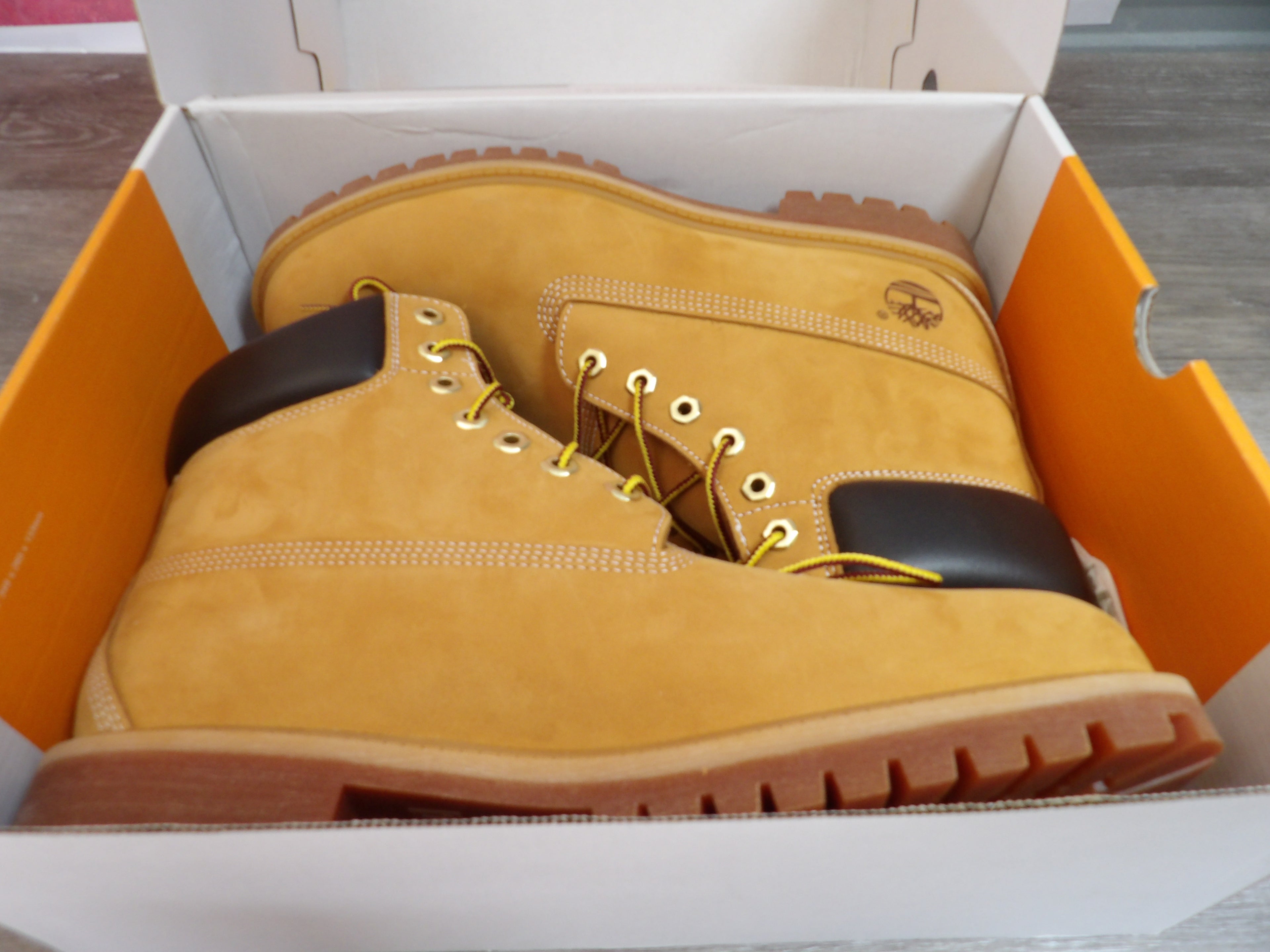 Timberland 6-Inch Premium Waterproof Boots – Wheat Nubuck (Size US 12)