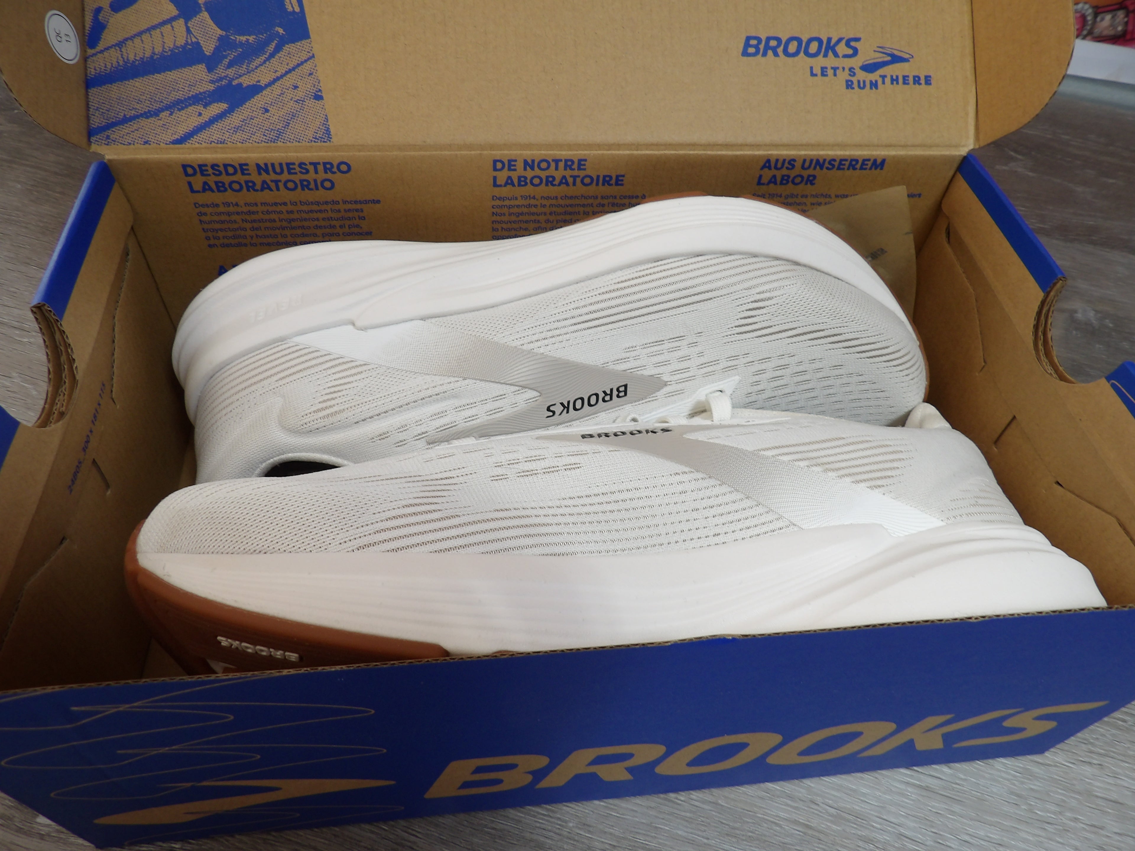 Brooks Revel 8 Women's Running Shoes – White/Chateu Grey (Size US Women's 9)