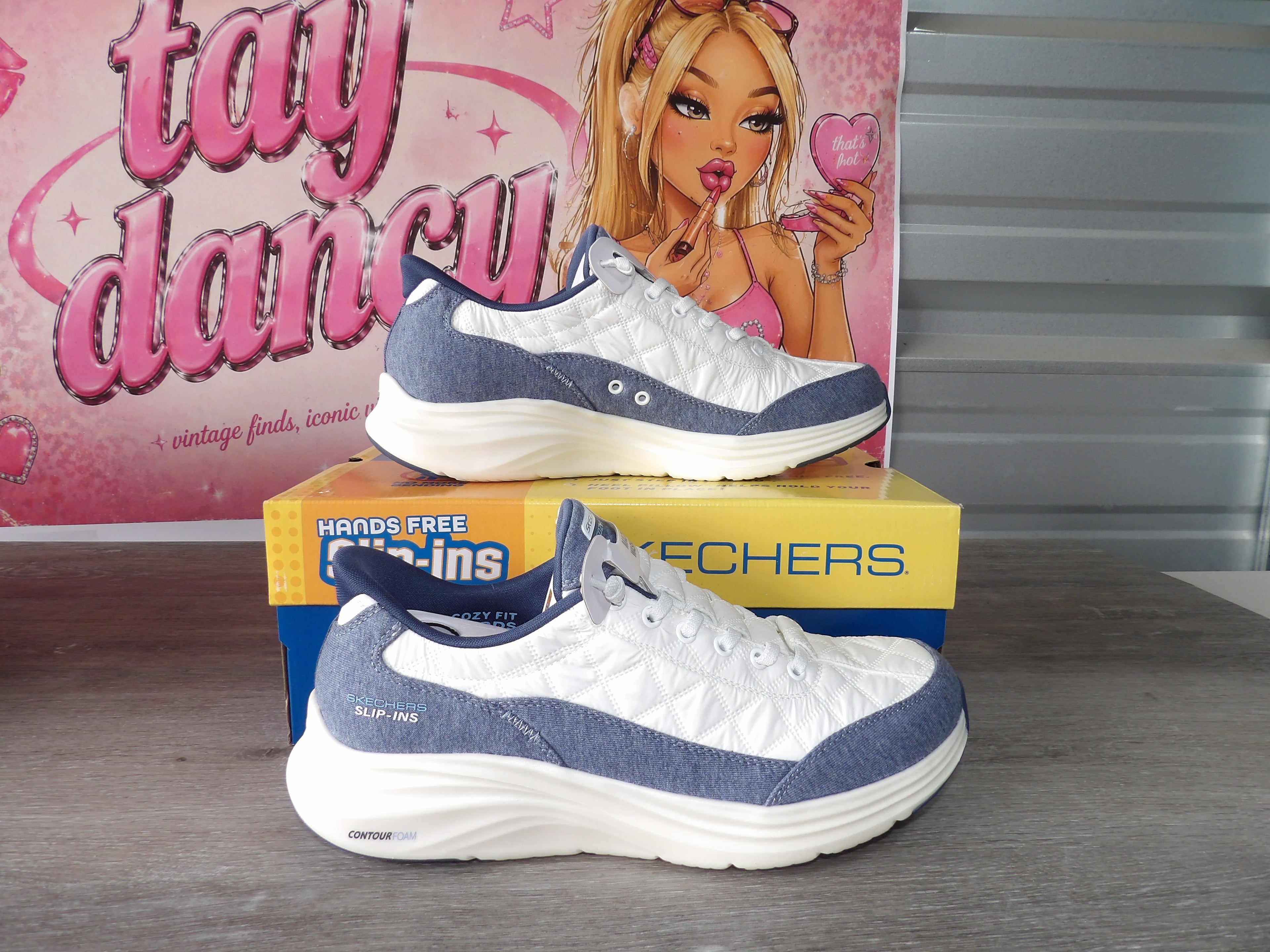 Skechers Contour Form Quiet Luxury Sneakers – Navy, White (Size US 10)
