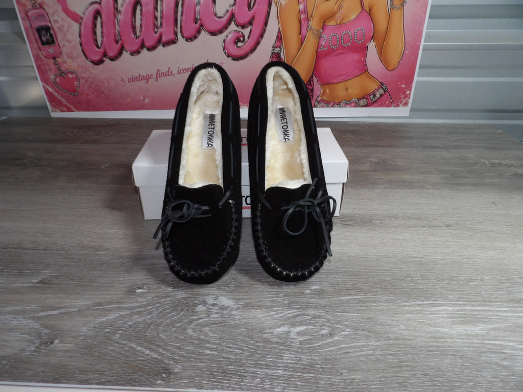 Minnetonka Women's Cally Black Suede Moccasin Slippers – Black (Size US 9)