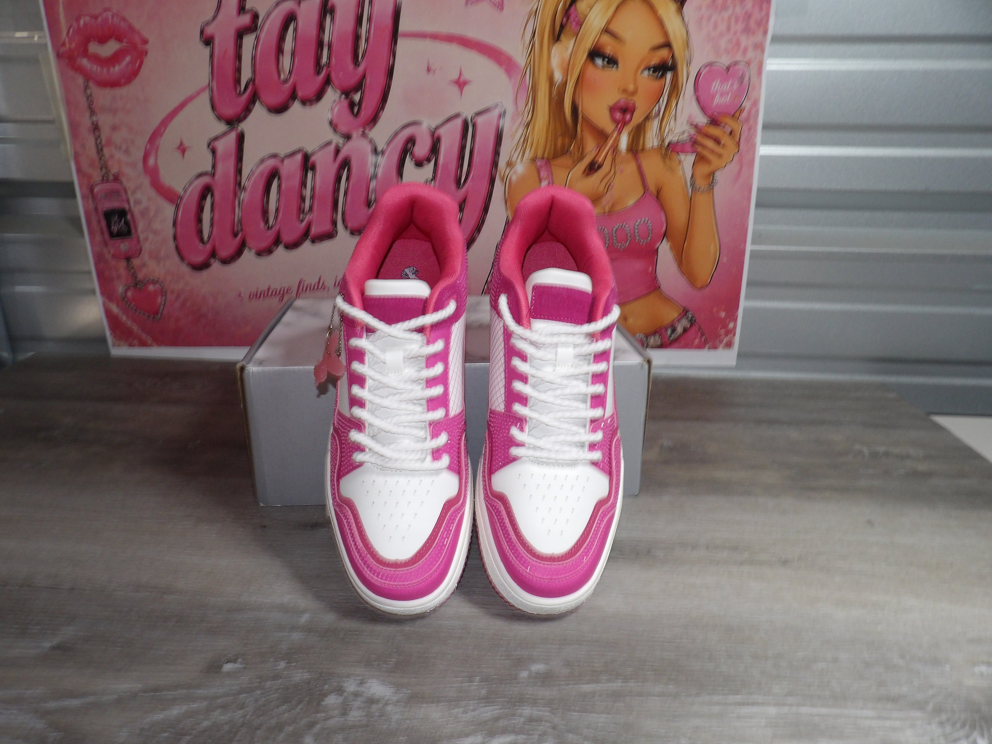 Watson Vulture Sneakers – Vibrant Paradise Pink (Size US 12)