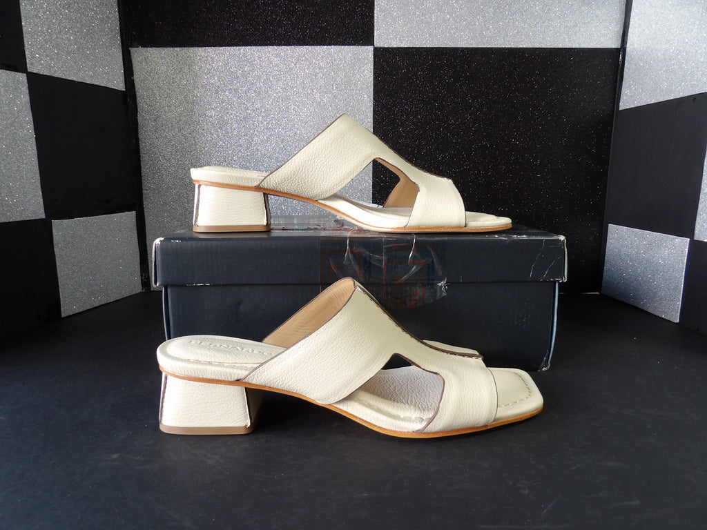 Bernardo Jewel- Cream (US 8.5)