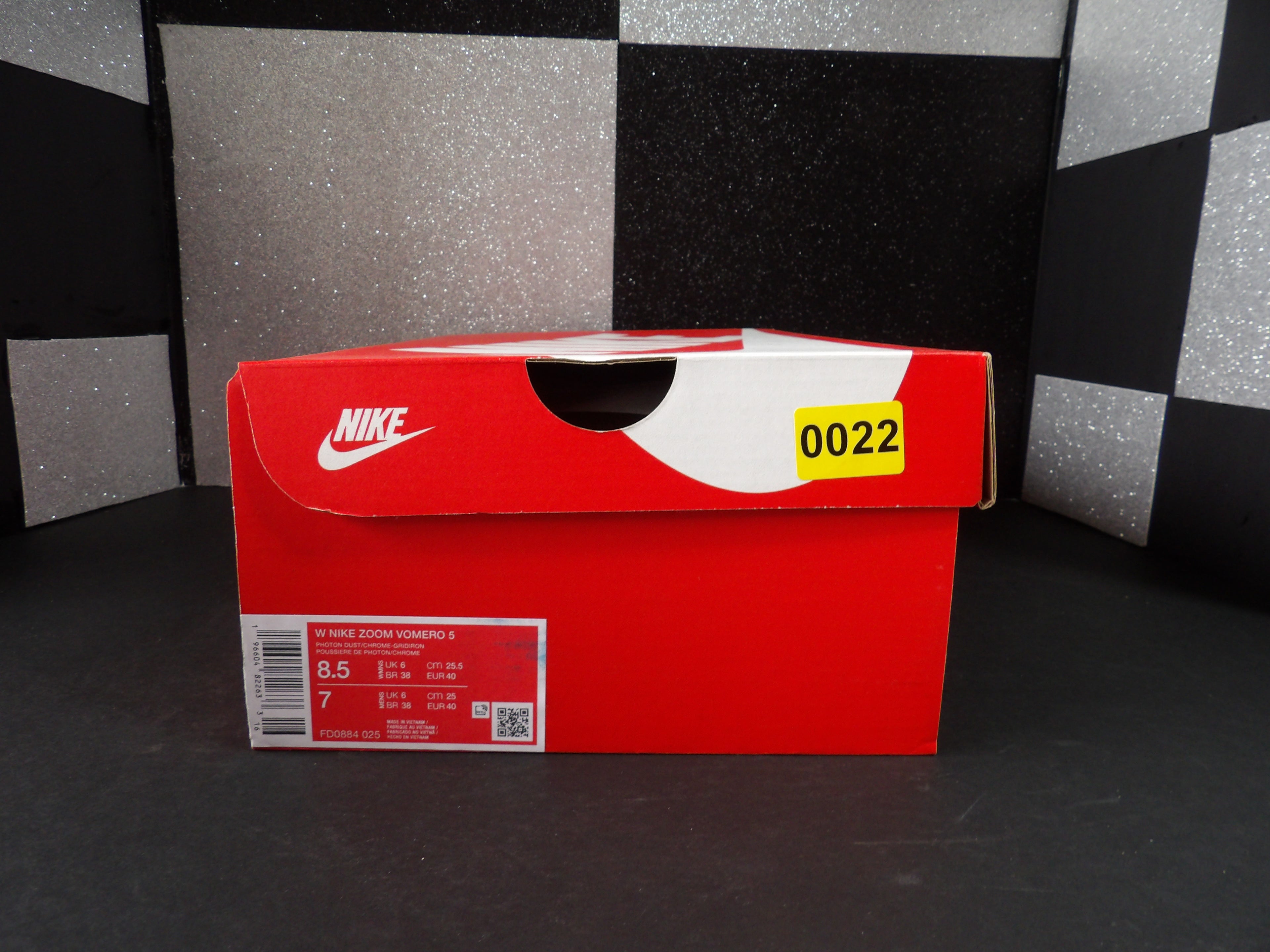 Nike Zoom Vomero 5- Silver (8.5W)