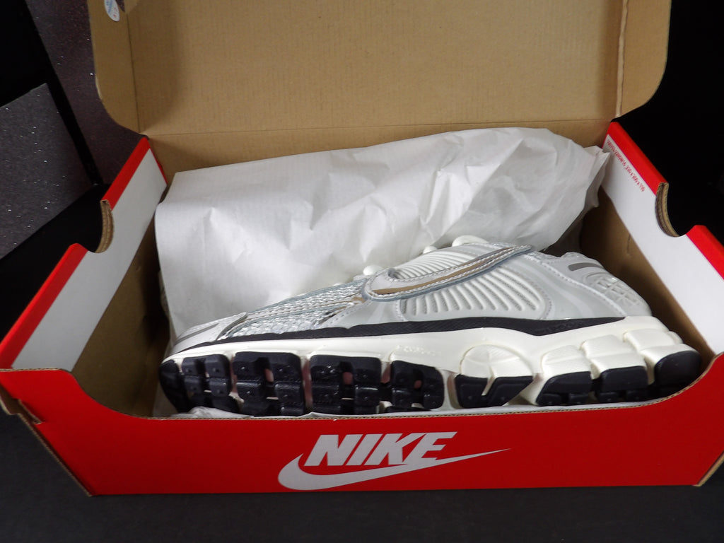 Nike Zoom Vomero 5- Silver (8.5W)