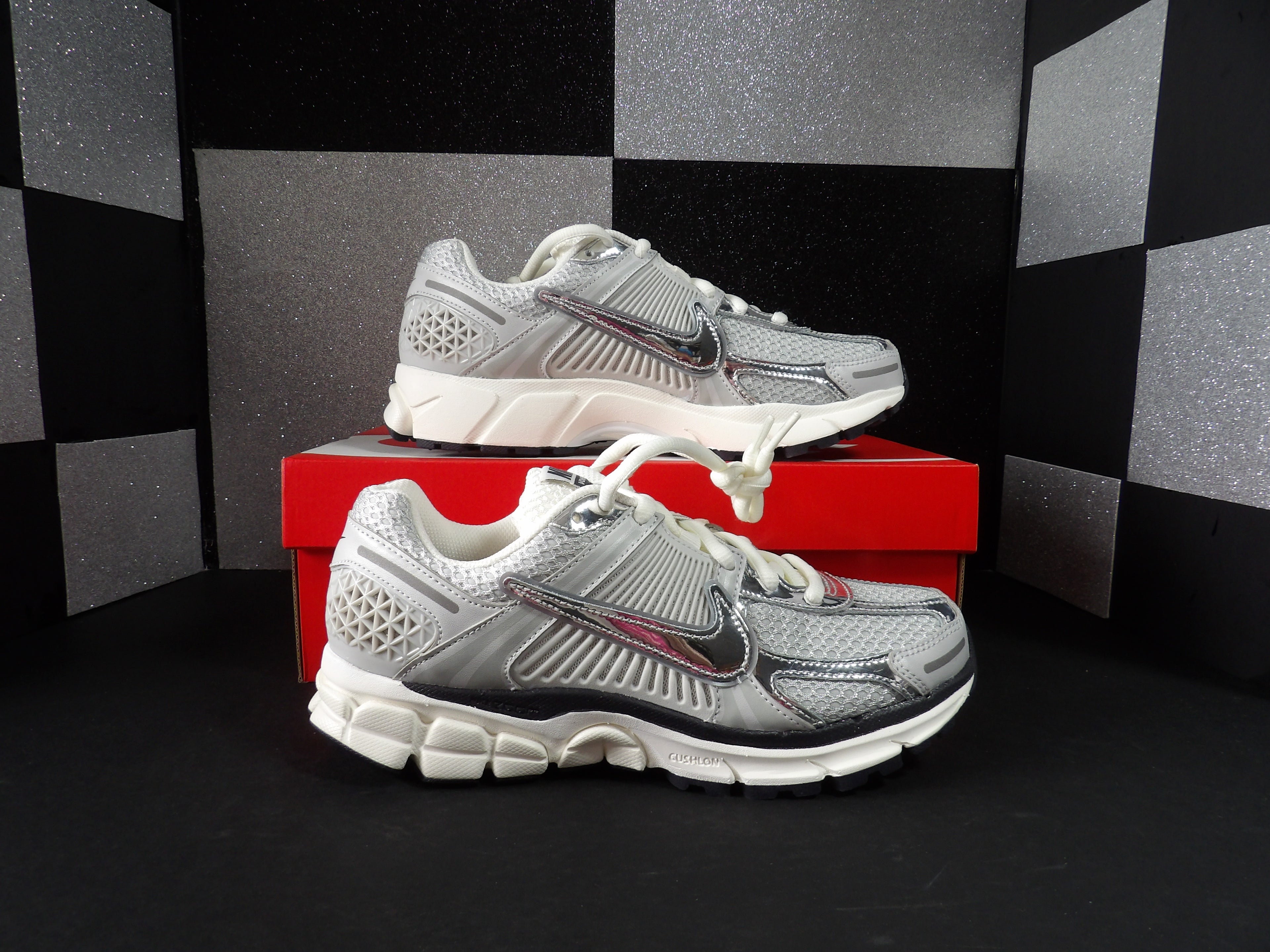 Nike Zoom Vomero 5- Silver (8.5W)