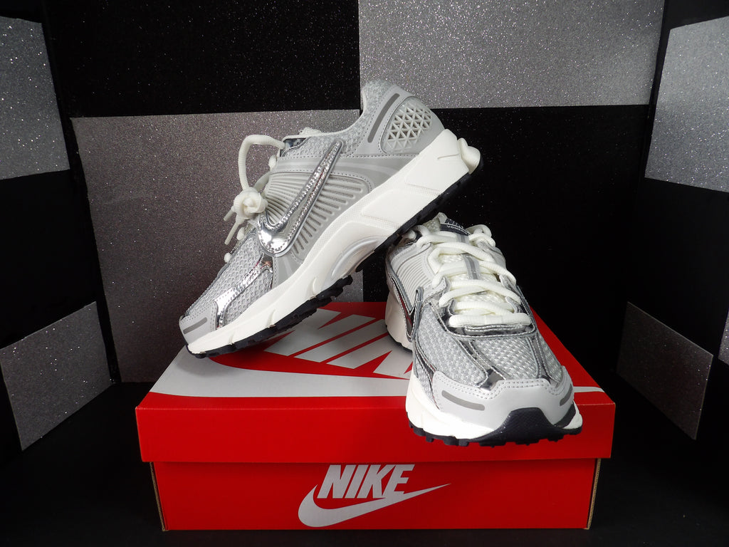 Nike Zoom Vomero 5- Silver (8.5W)