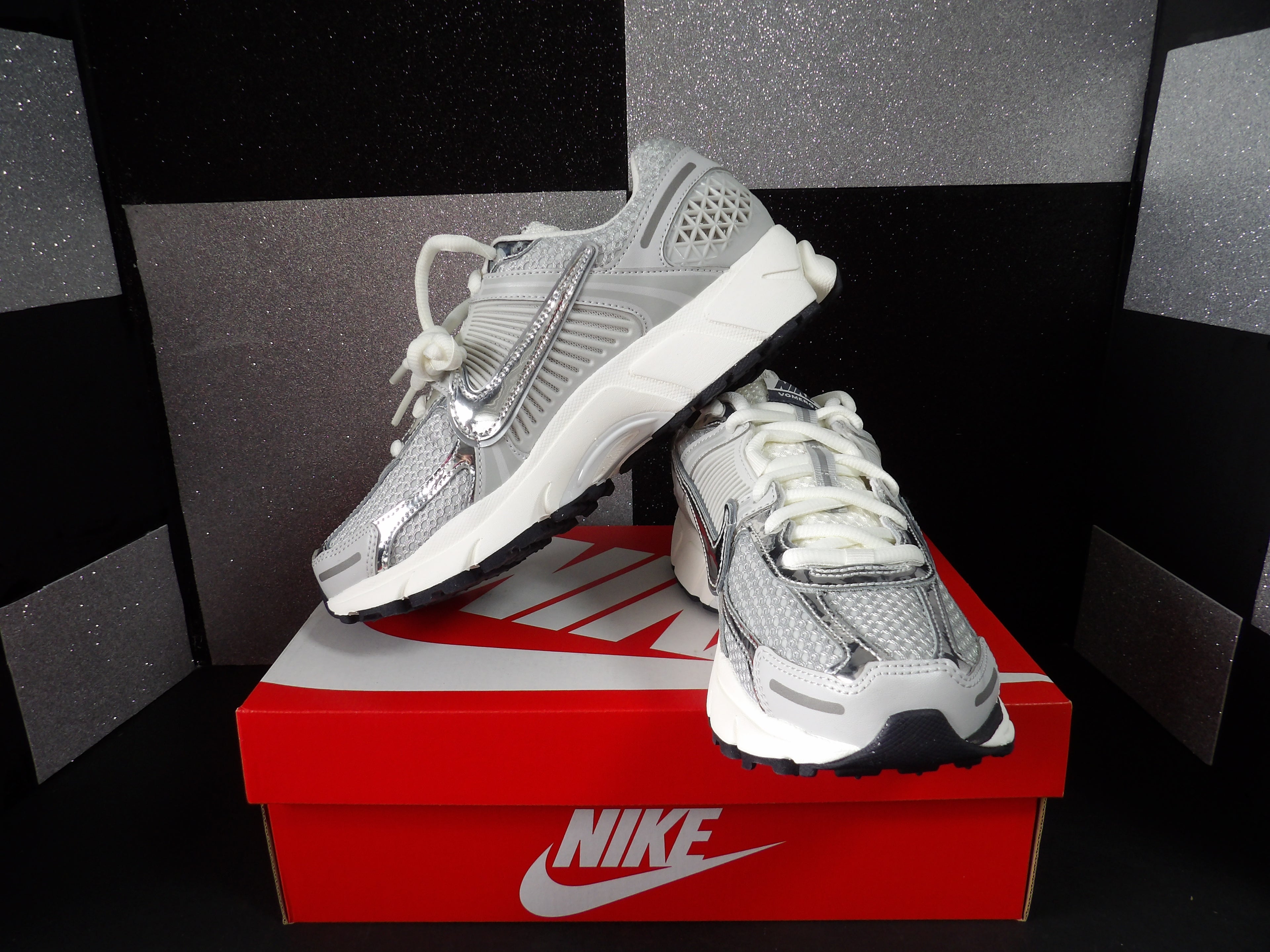 Nike Zoom Vomero 5- Silver (8.5W)