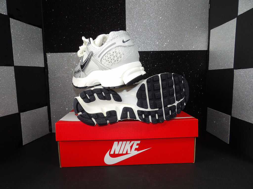 Nike Zoom Vomero 5- Silver (8.5W)