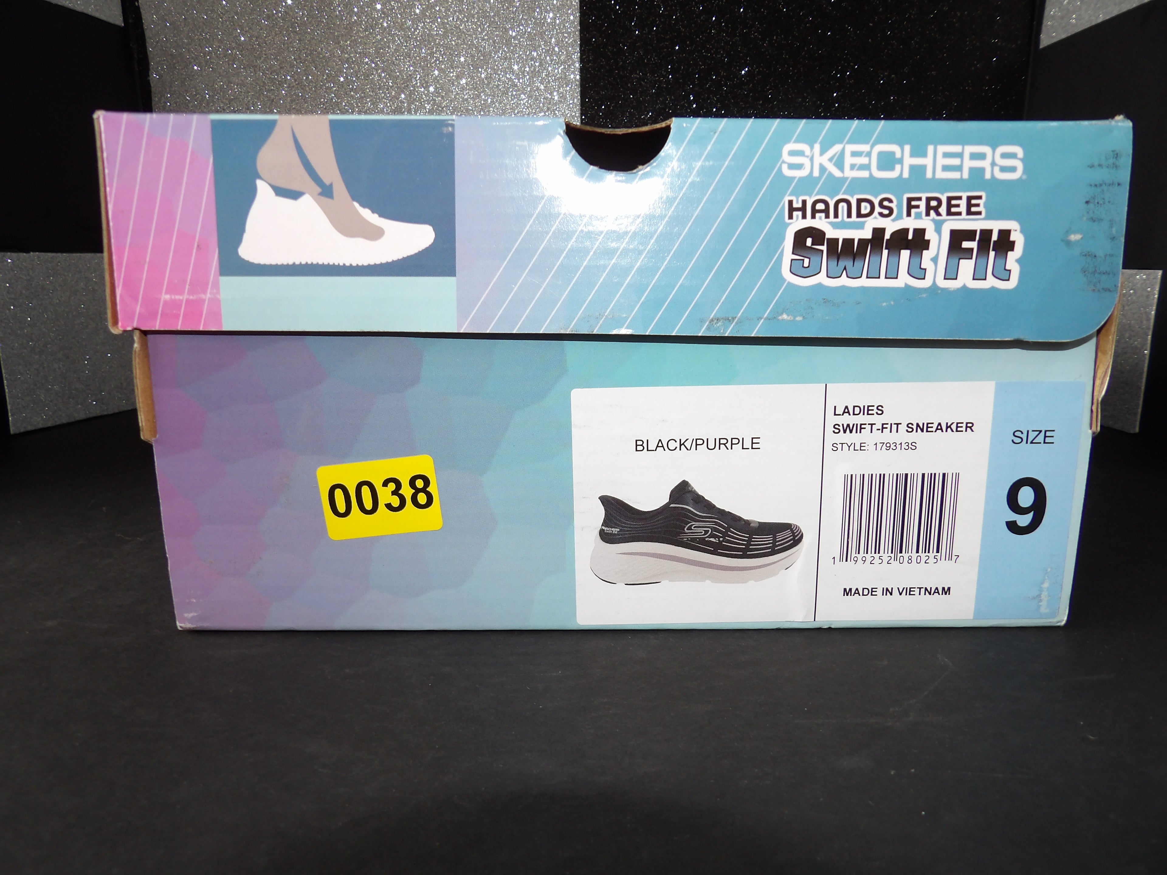 Skechers Swift-Fit Sneakers- Black (US 9W)