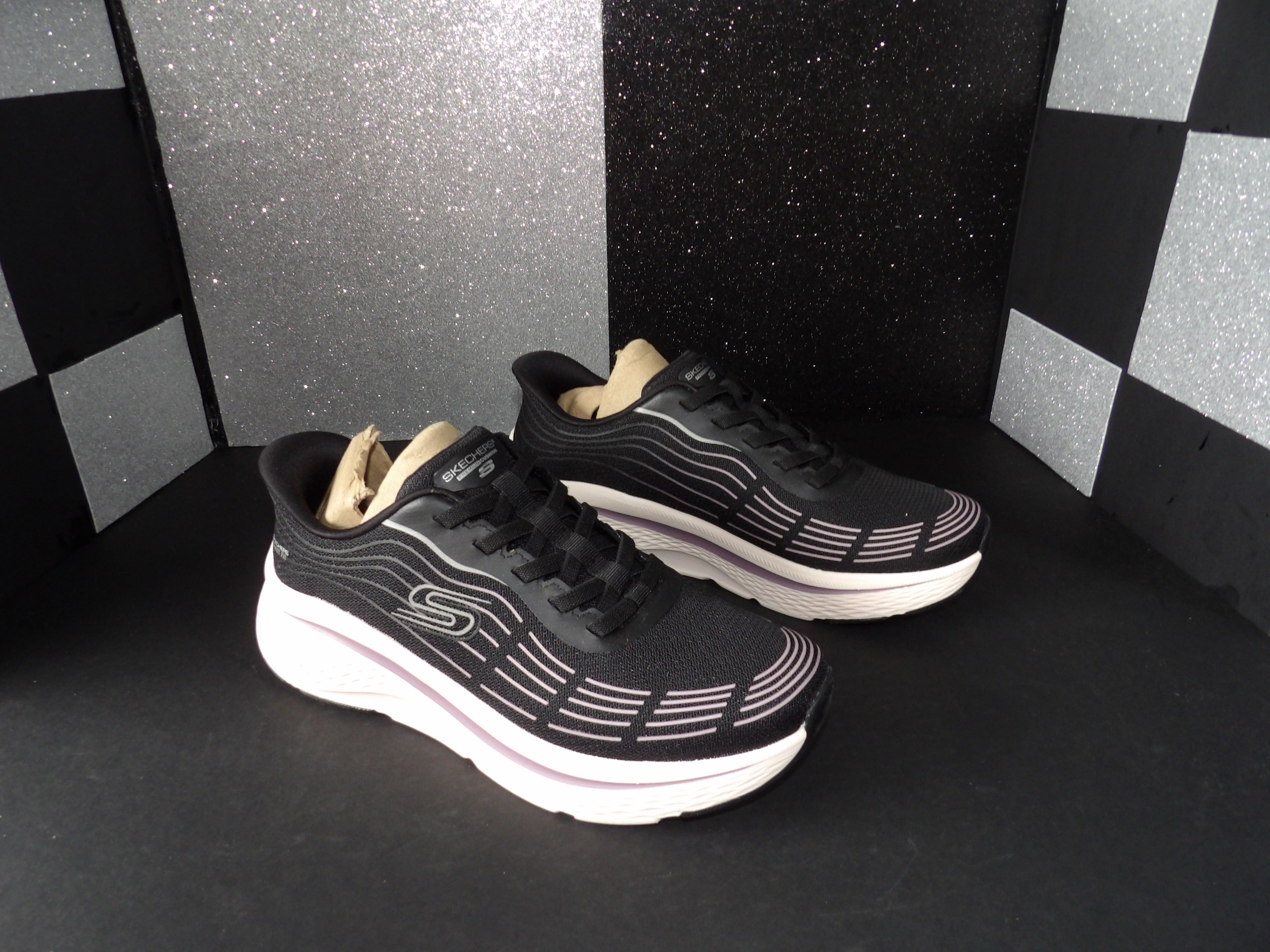 Skechers Swift-Fit Sneakers- Black (US 9W)