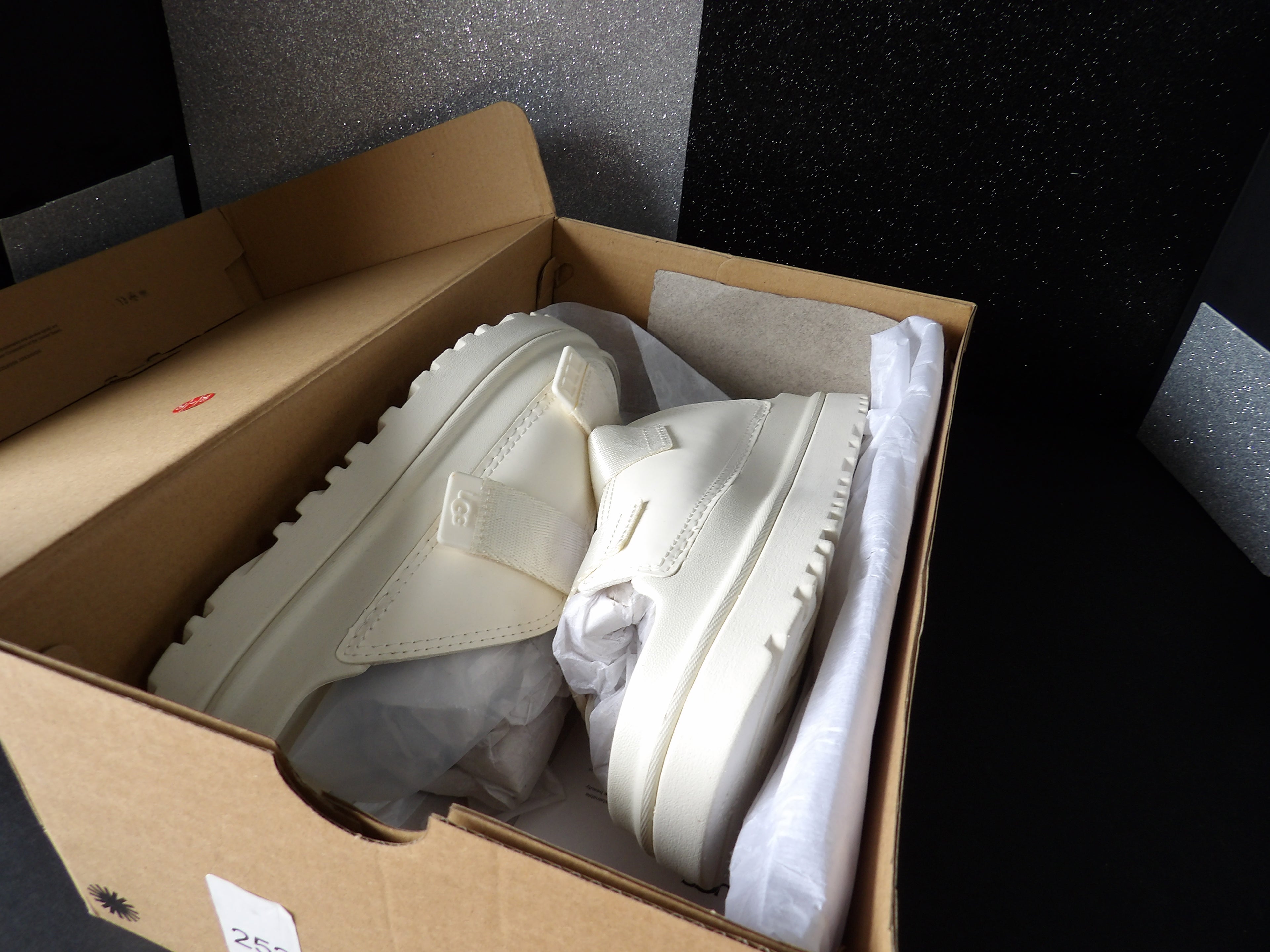 UGG K Goldenglow - White (Size US Women's 6)