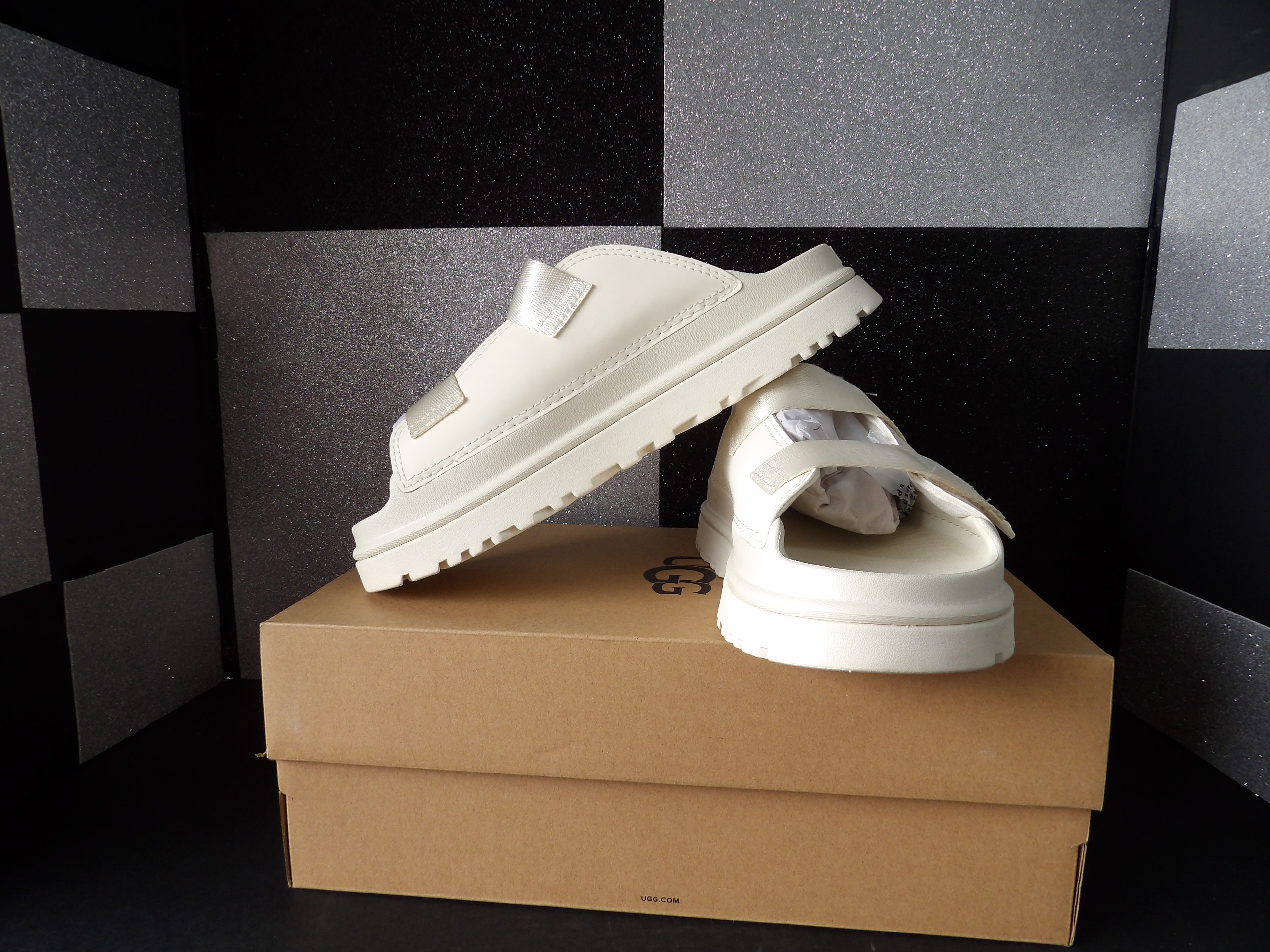UGG K Goldenglow - White (Size US Women's 6)