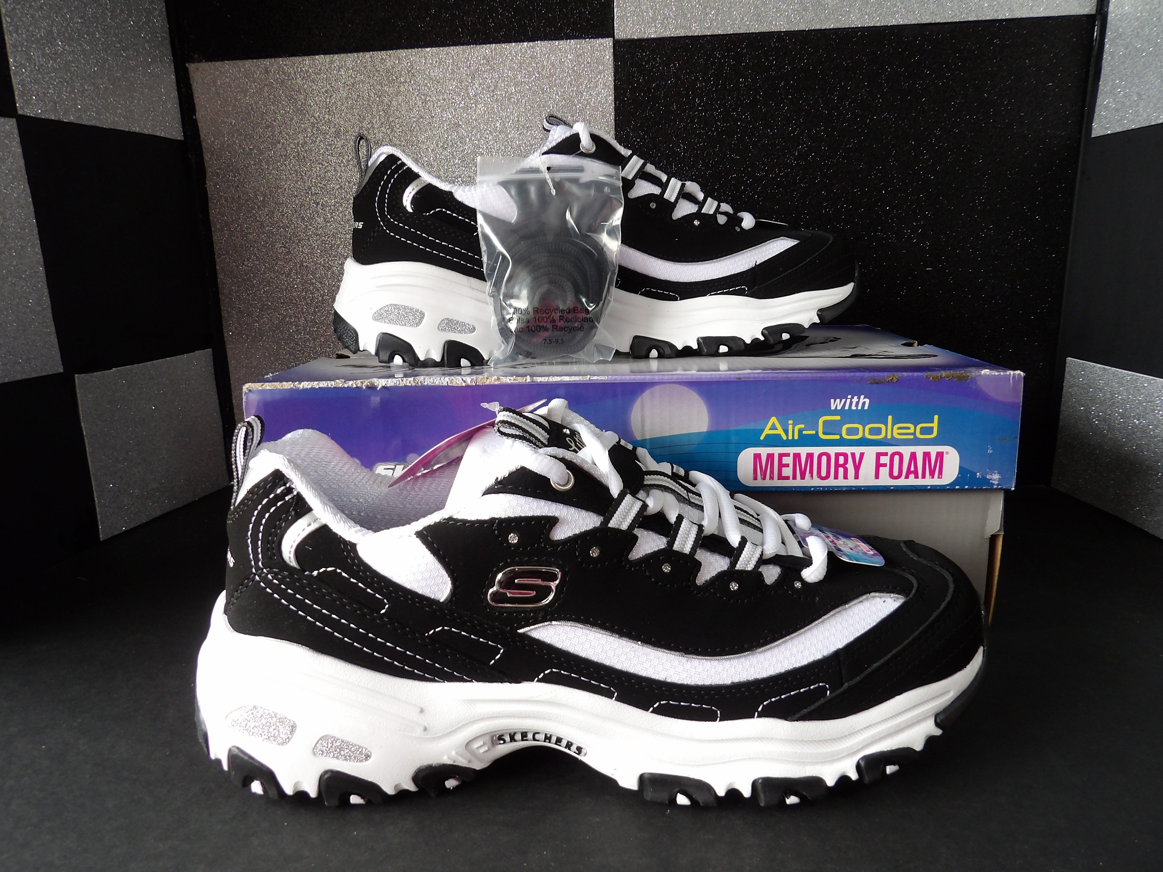Skechers D'Lites 4.0 Air-Cooled Memory Foam Sneakers – Black/White (Size US Women's 9)