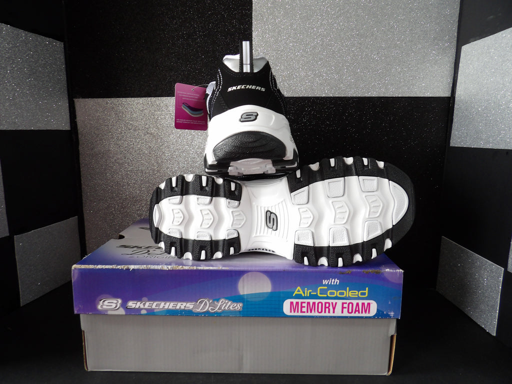Skechers D'Lites 4.0 Air-Cooled Memory Foam Sneakers – Black/White (Size US Women's 9)
