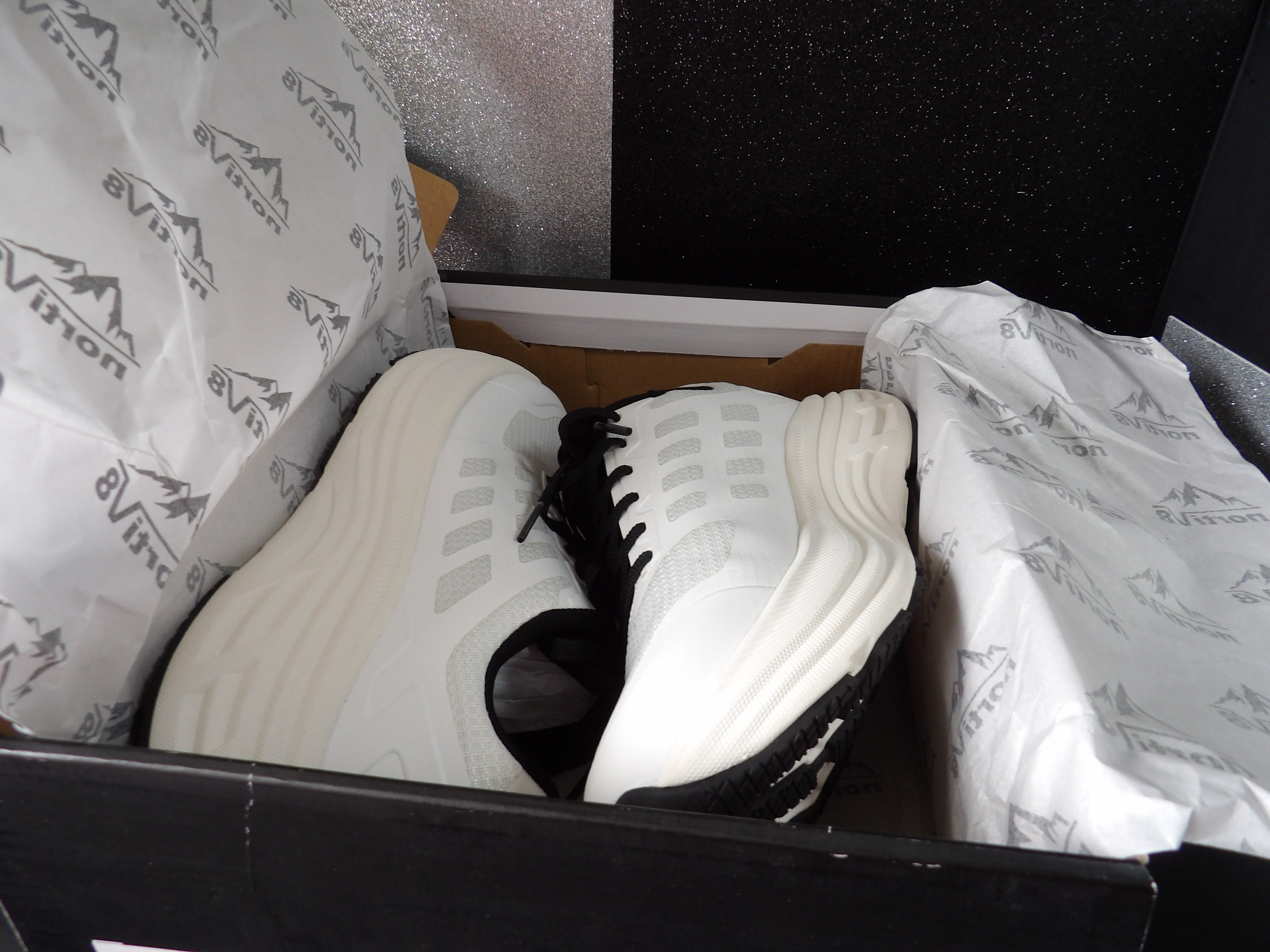 (Size US Women's 8)