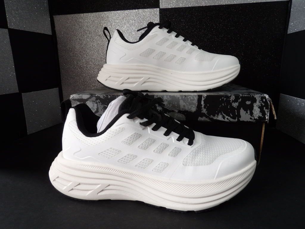 (Size US Women's 8)