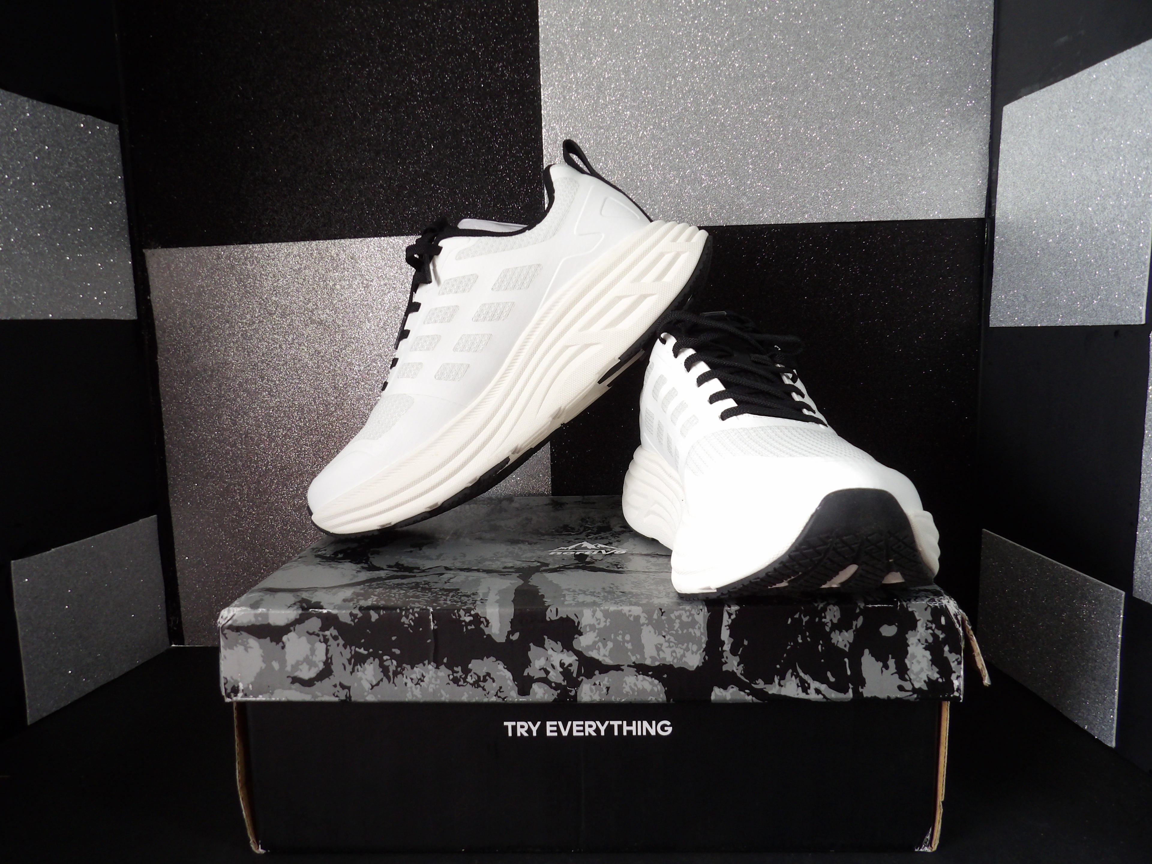 (Size US Women's 8)