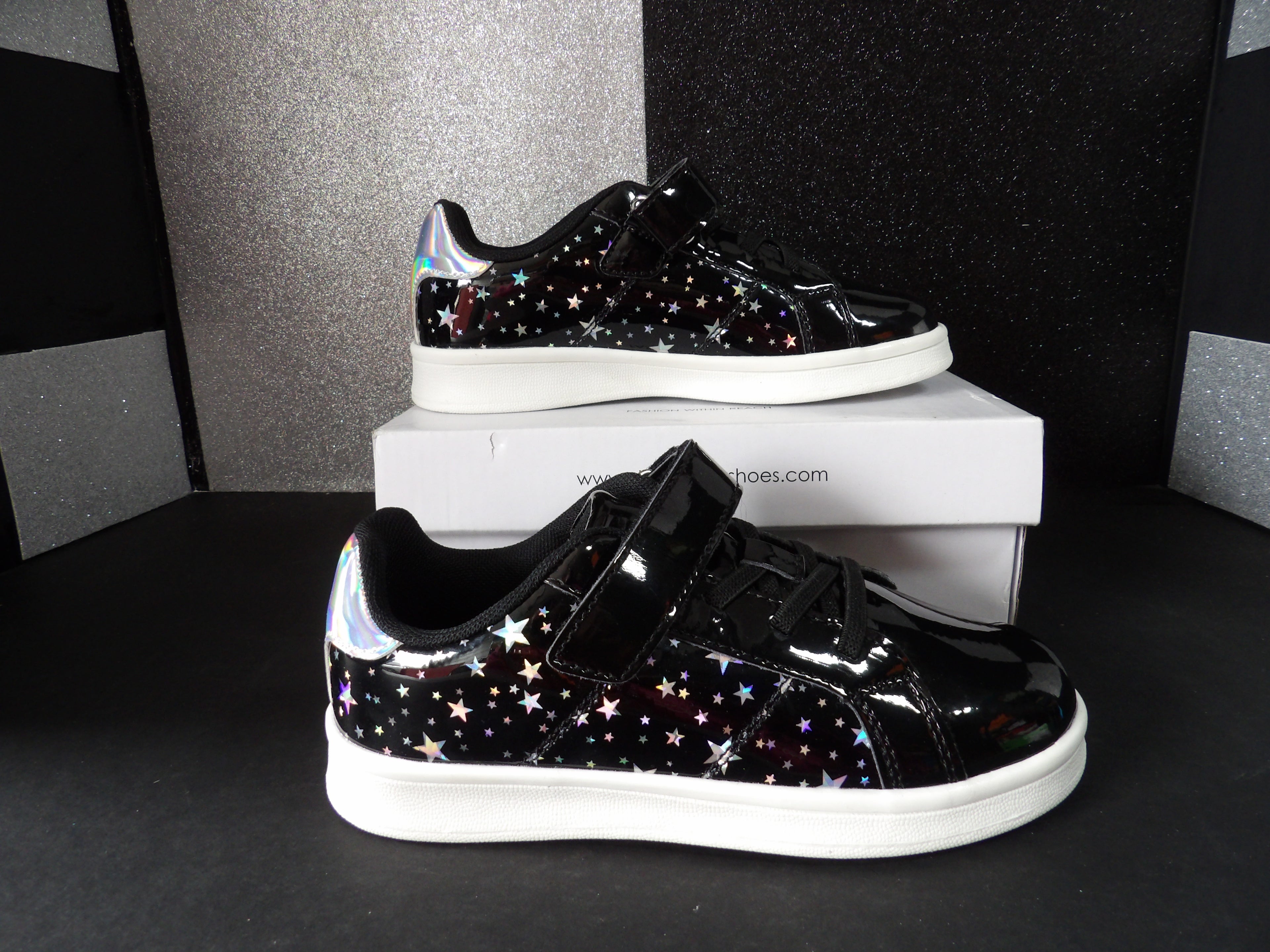 Dream Pairs Girls' Star Print Casual Sneakers – Black Patent (Size US Youth 13)
