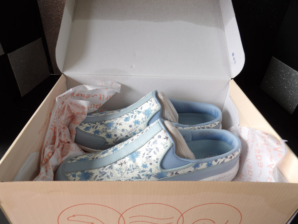 Easy Spirit Traveltime 710 Floral Slip-On Walking Mule – Blue Floral (Size US Women's 9 Medium Width)
