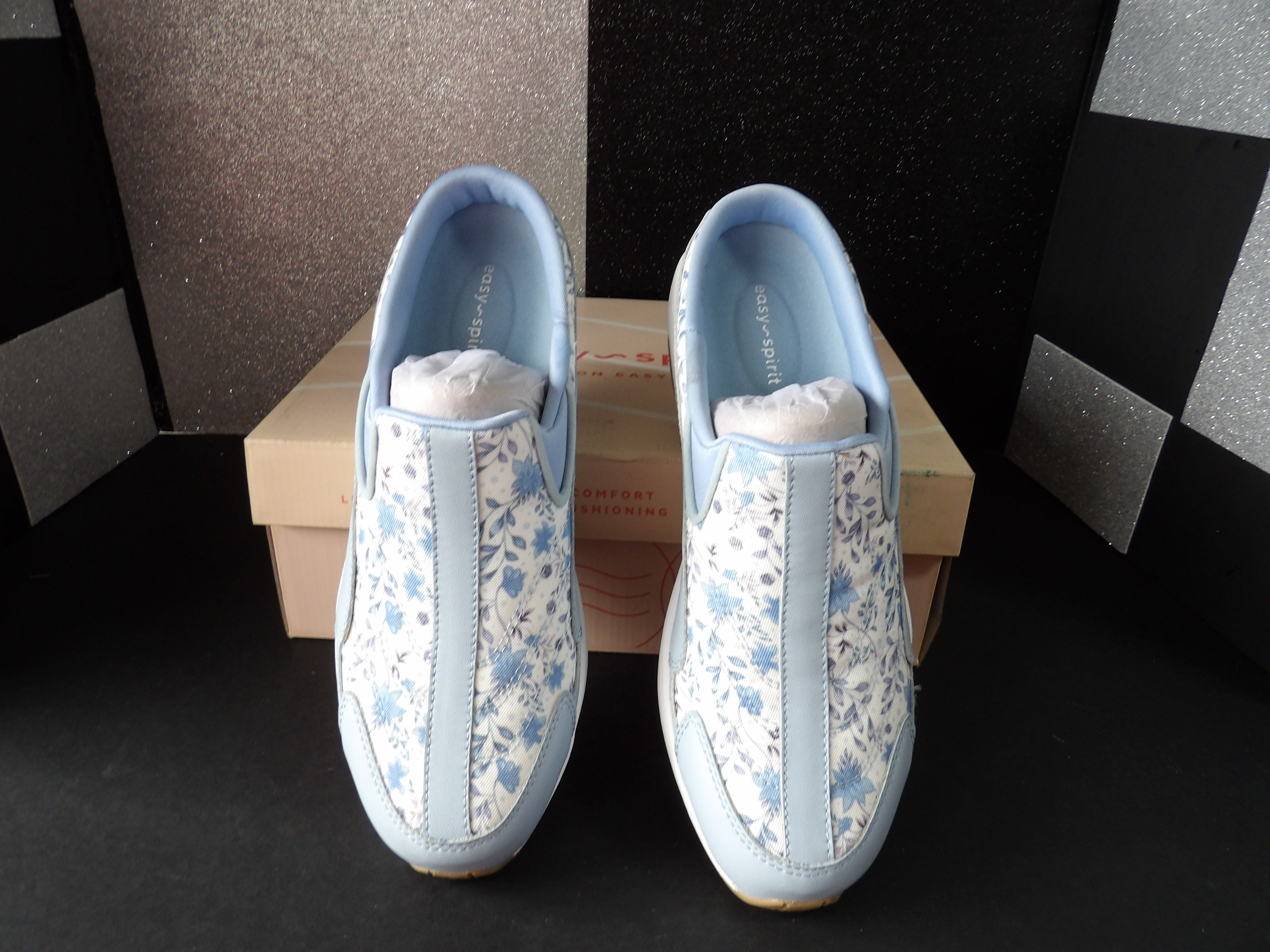 Easy Spirit Traveltime 710 Floral Slip-On Walking Mule – Blue Floral (Size US Women's 9 Medium Width)