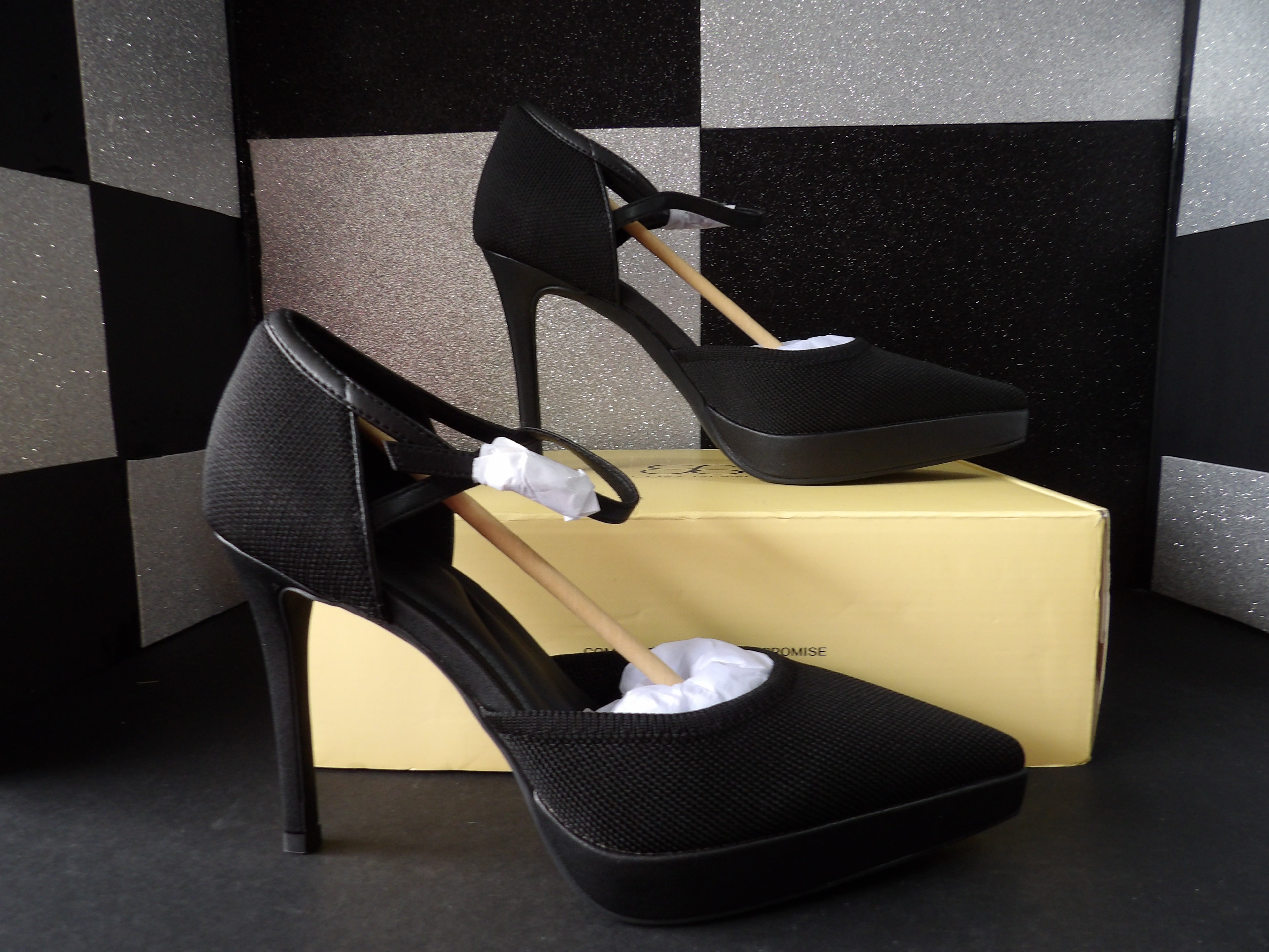 Cosy Island Heels- Black (US 9W)