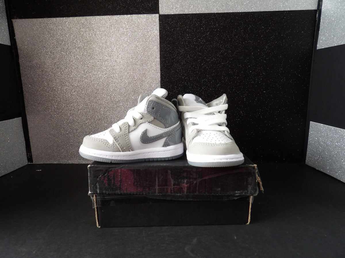 Jordan MID SE- Grey (US 4C)