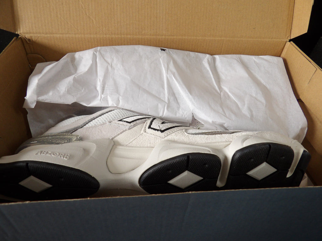 New Balance 9060 Lifestyle Mode de Vie - White/Silver (Size US Women's Size 12, Men's 10.5))