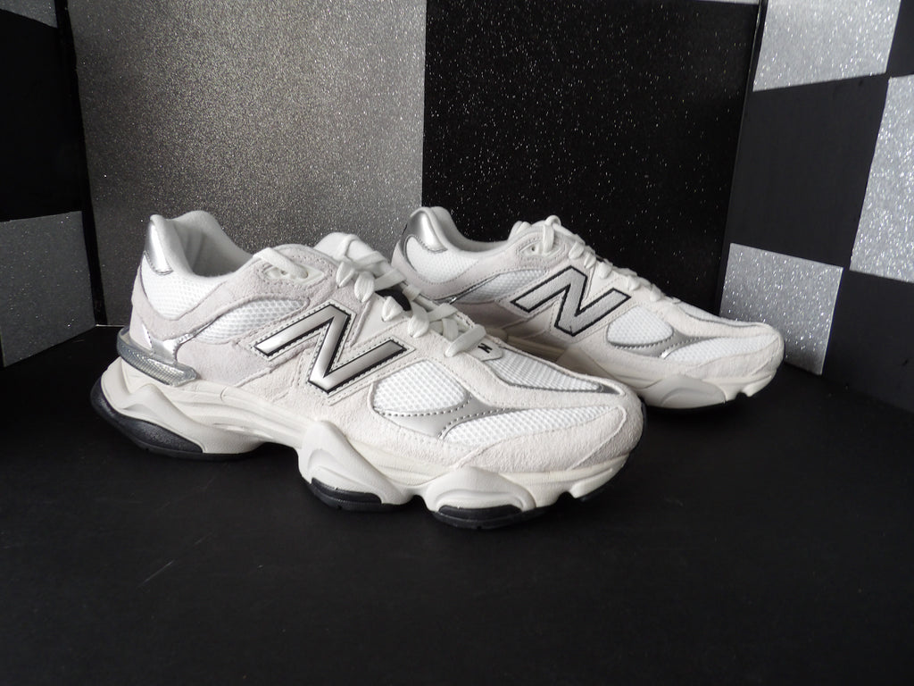 New Balance 9060 Lifestyle Mode de Vie - White/Silver (Size US Women's Size 12, Men's 10.5))