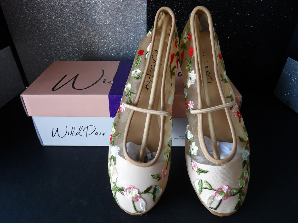 Wild Pair August Floral Embroidered Mesh Ballet Flats - Nude (Size US Women's 7)