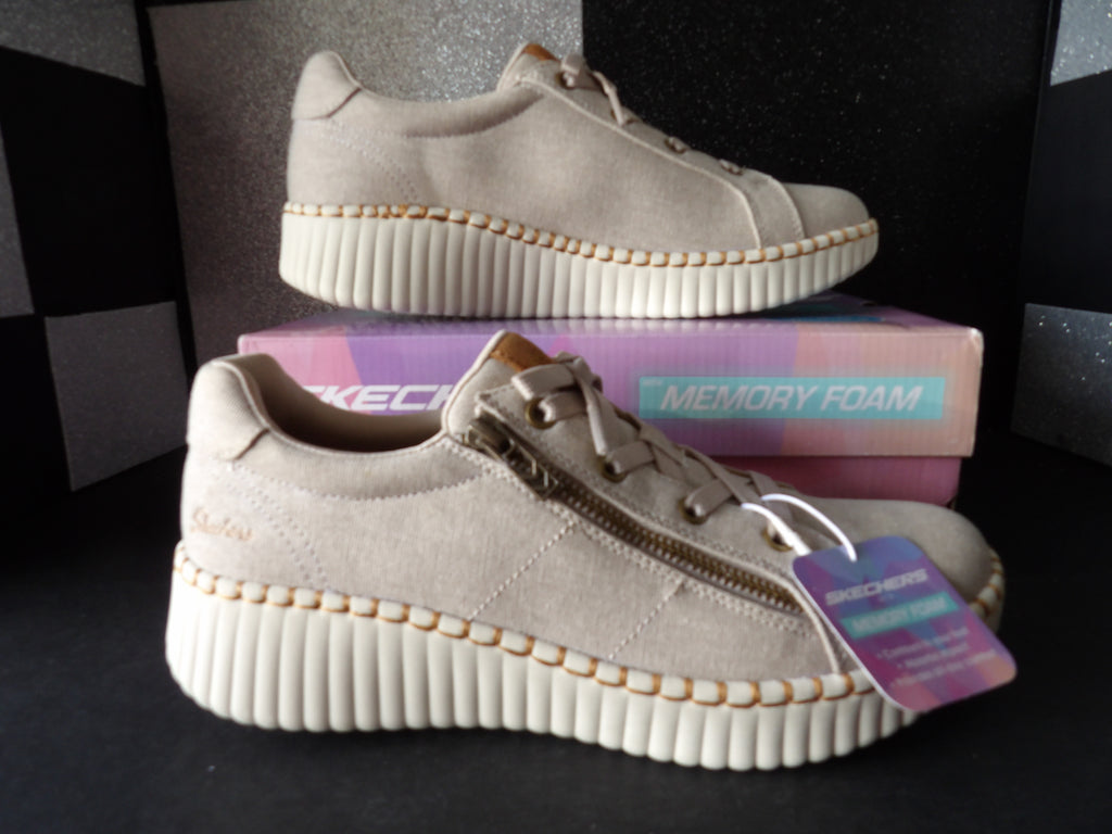 Sketchers Zip Stride- Cream (US Women's 9)