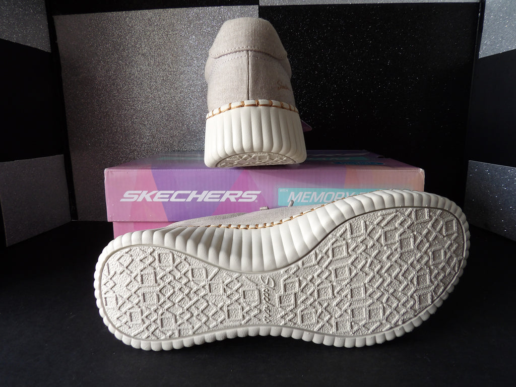 Sketchers Zip Stride- Cream (US Women's 9)