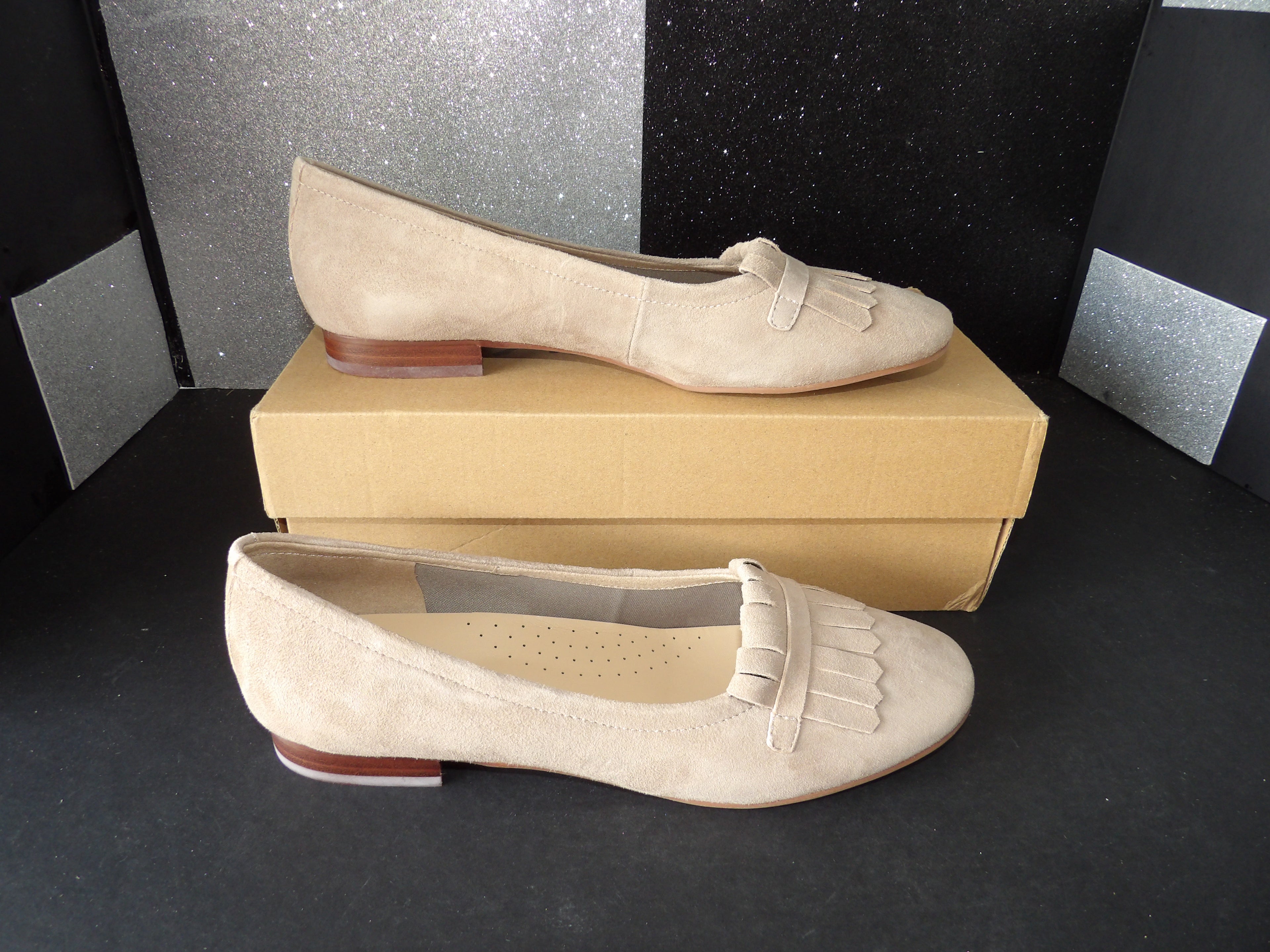 Trotters Greyson Loafers - Taupe Suede Comfort Flats (Size US Women's 9)  Description