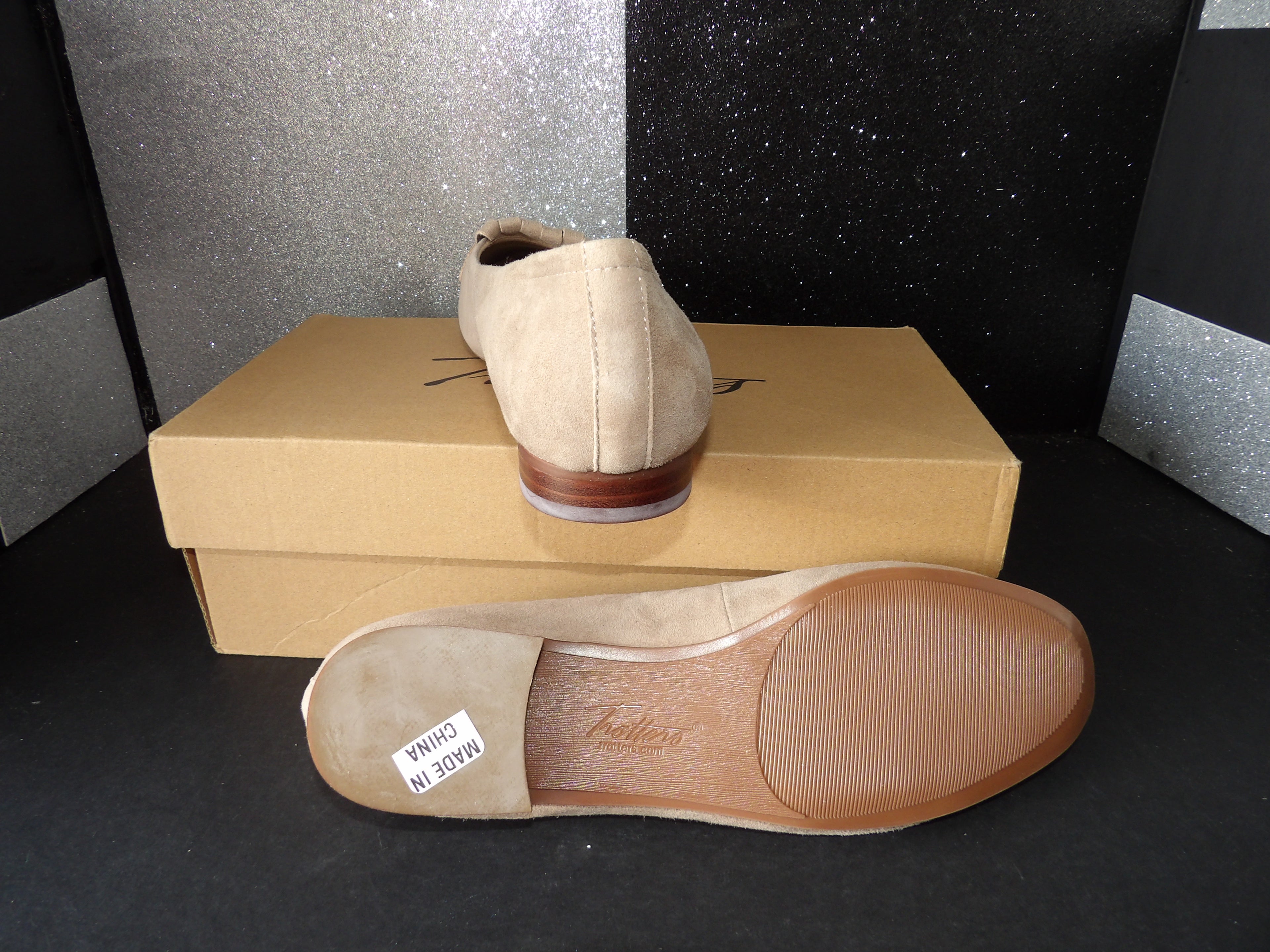 Trotters Greyson Loafers - Taupe Suede Comfort Flats (Size US Women's 9)  Description