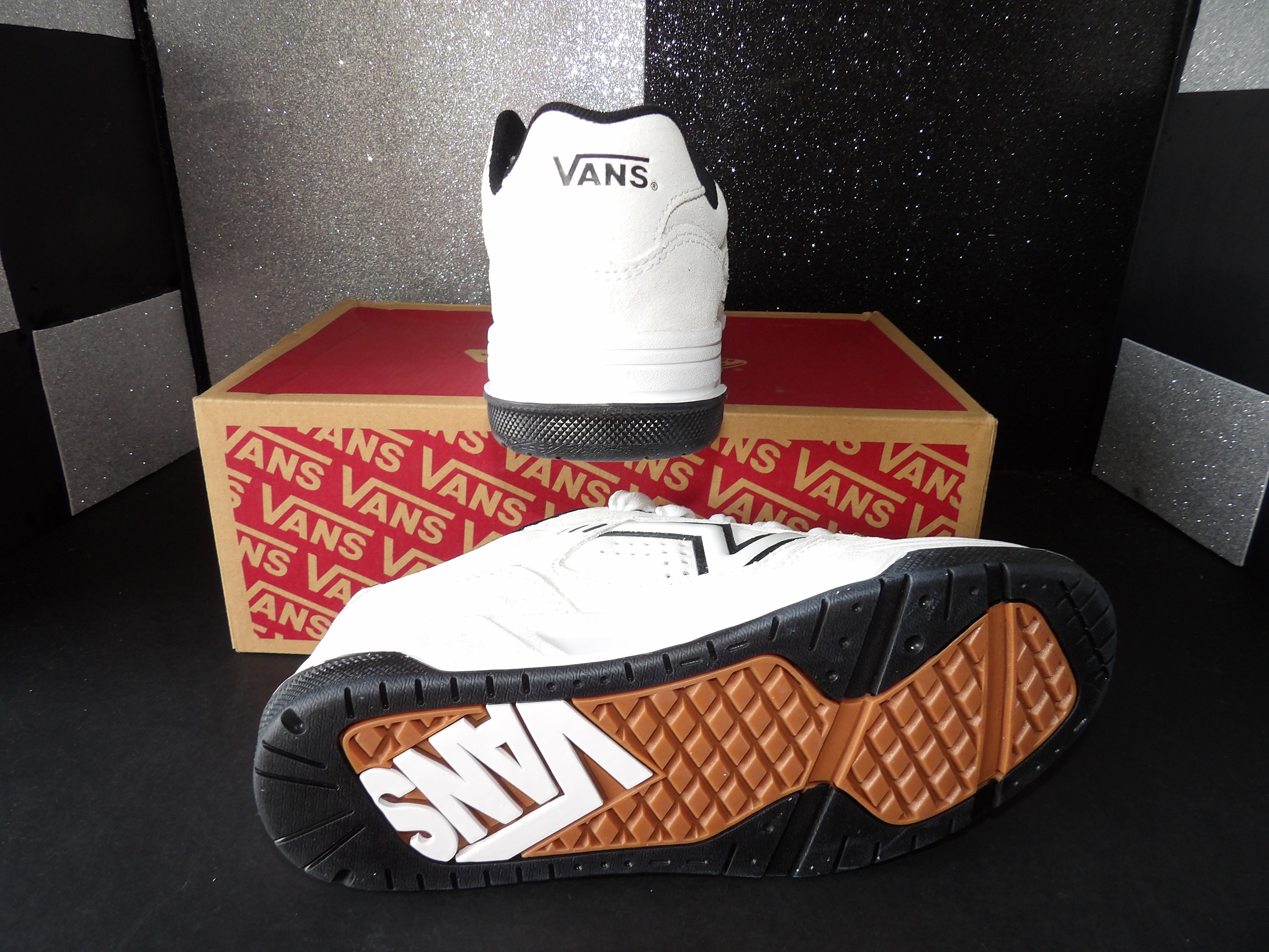 Vans Upland Sneakers - White/Black Skate Shoes (Men's US 6 / Women's US 7.5)