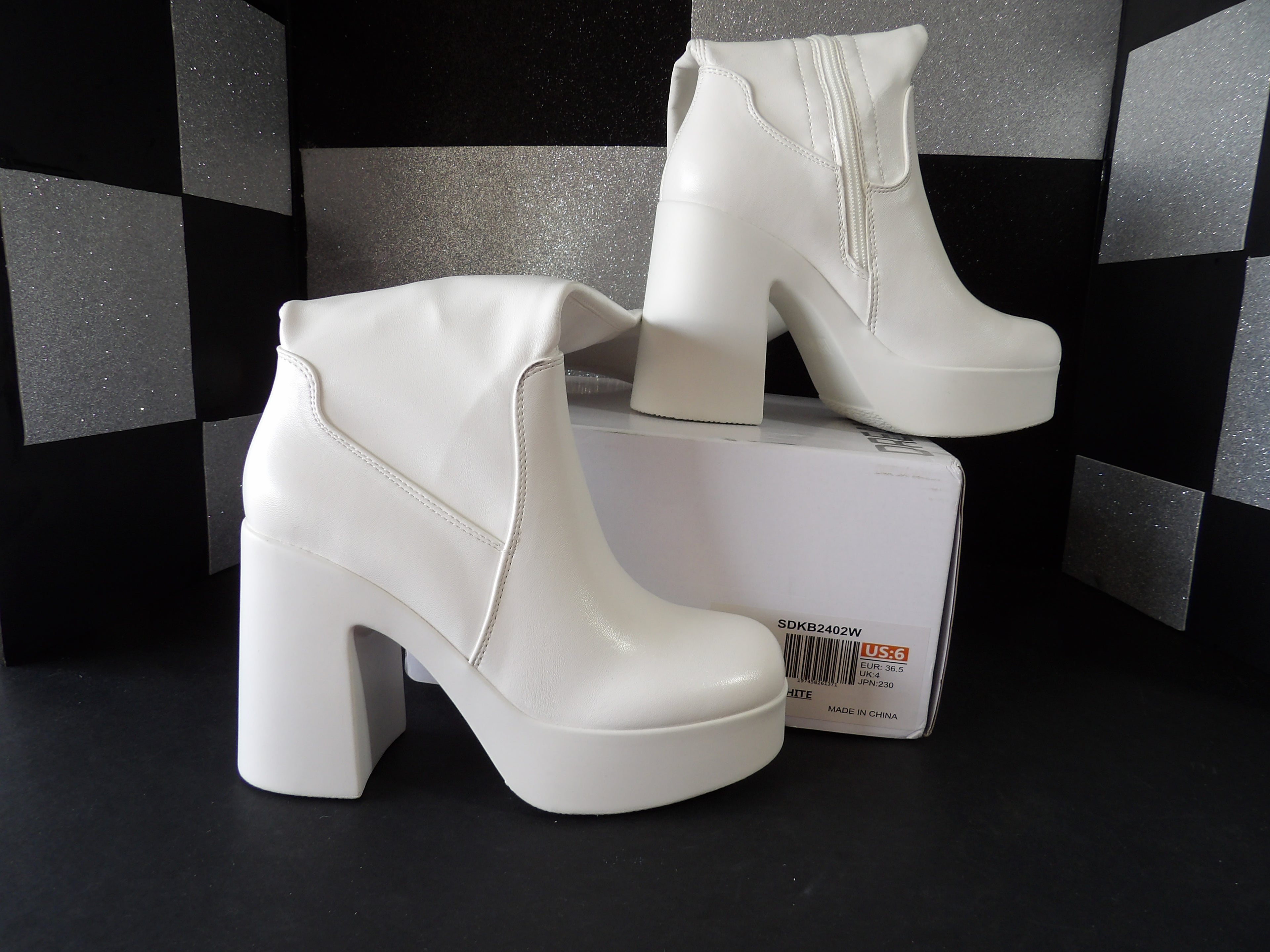 Dream Pairs Platform Ankle Boots – White (Women's US Size 6)
