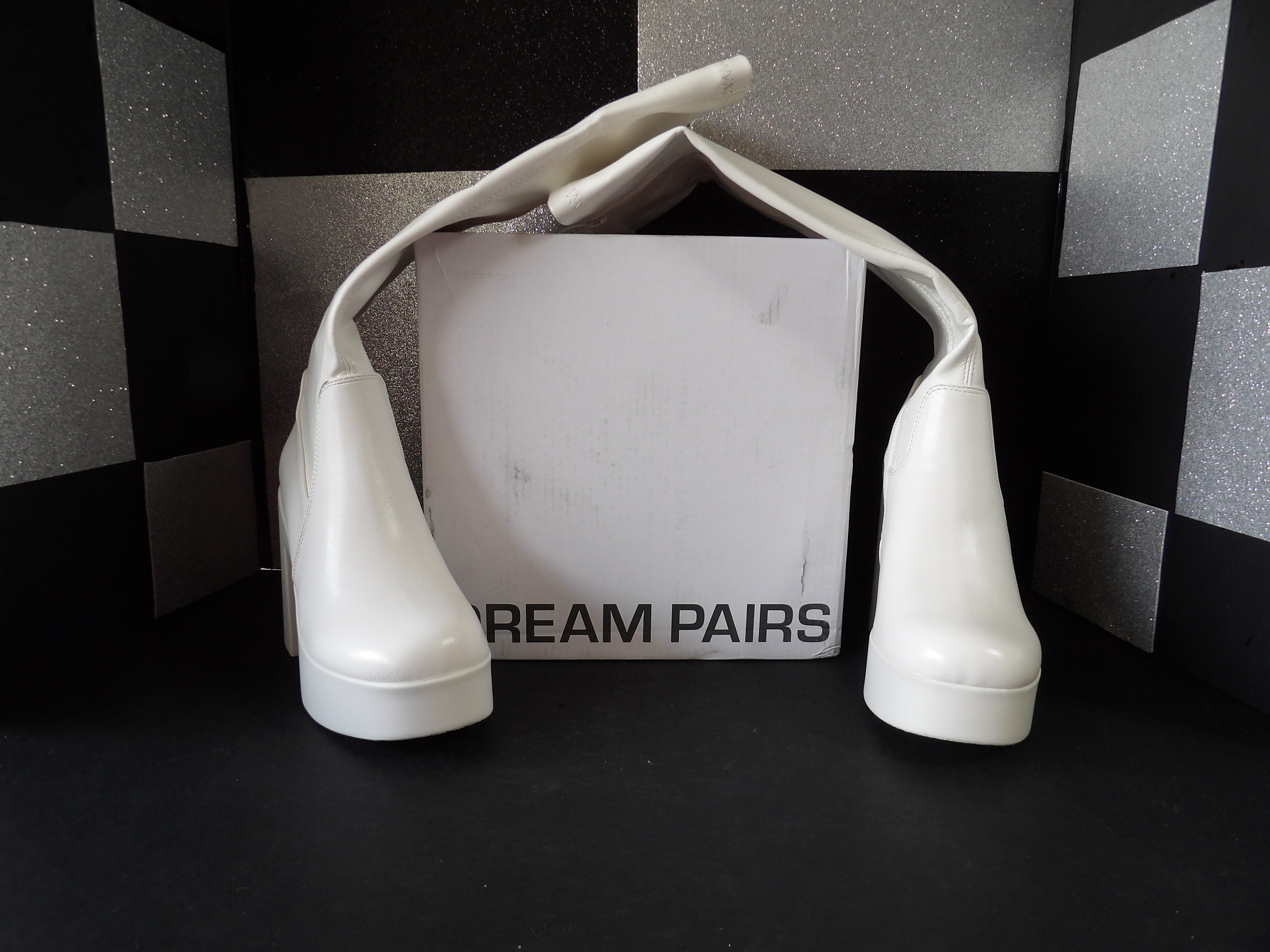 Dream Pairs Platform Ankle Boots – White (Women's US Size 6)