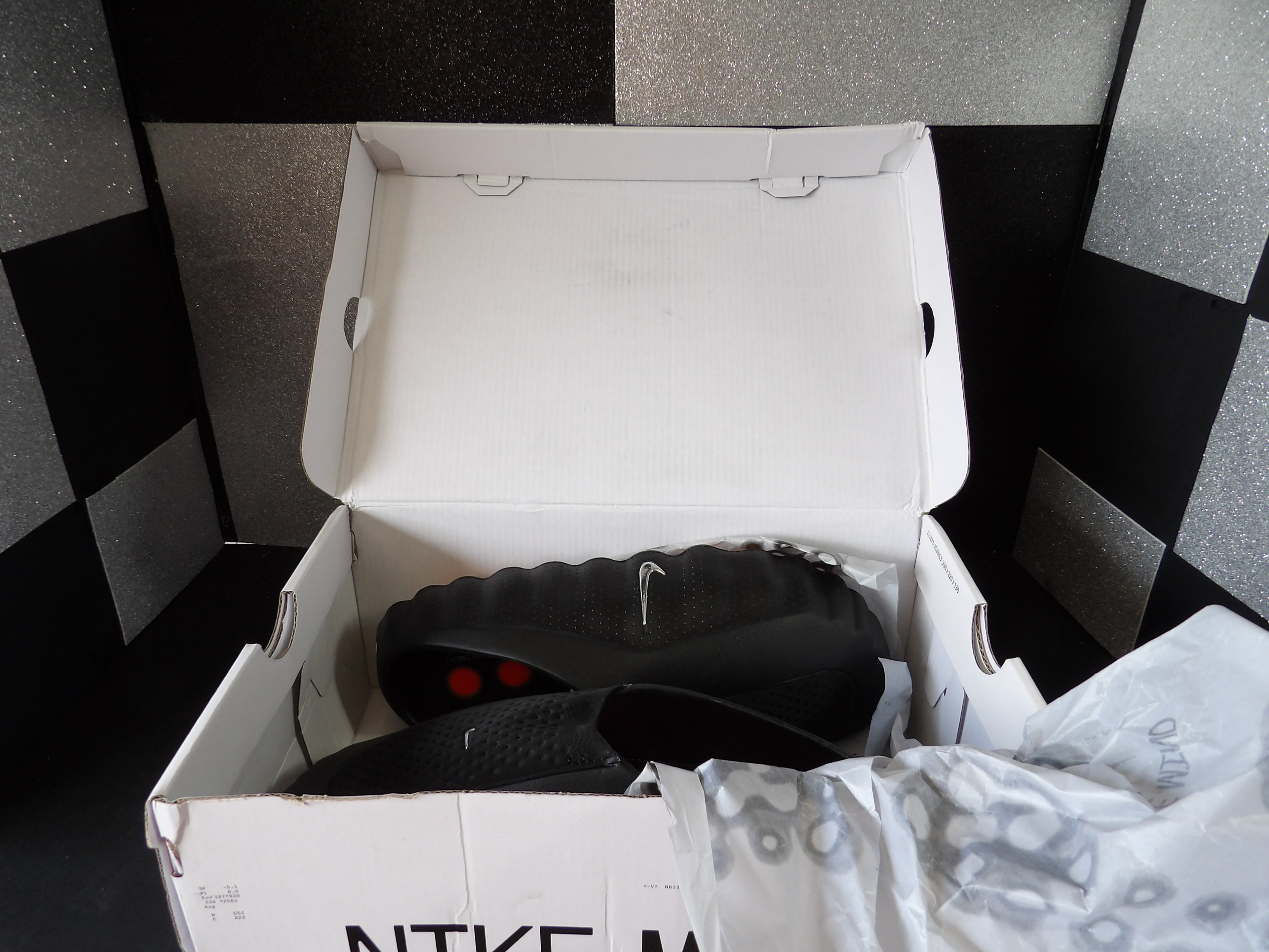 Nike MIND 001 Recovery Slides – Black/Hyper Crimson (Men's US Size 8.5)