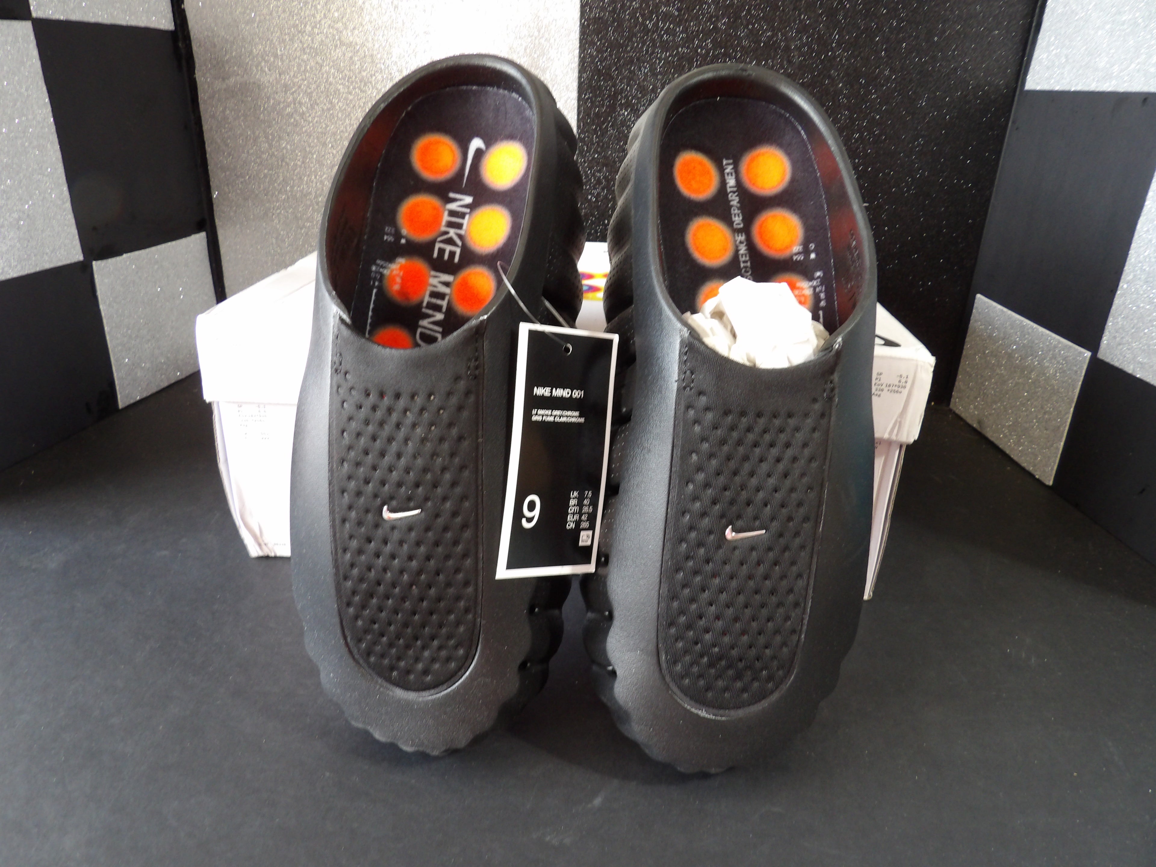 Nike MIND 001 Recovery Slides – Black/Hyper Crimson (Men's US Size 8.5)