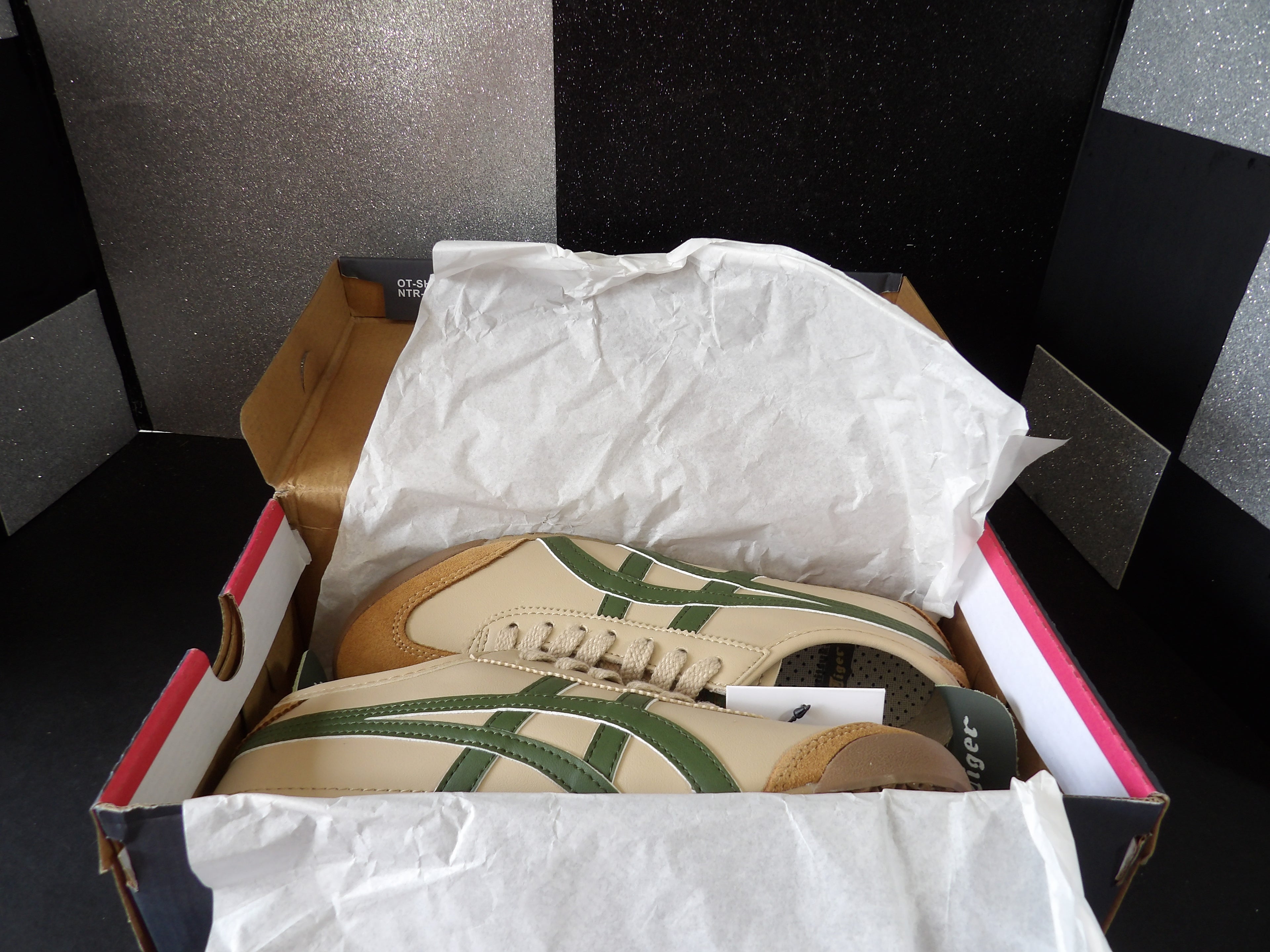 Onitsuka Tiger Mexico 66 Sneakers – Cream/Green (Size EU 40.5 / US Men's 7.5 / Women's 9)