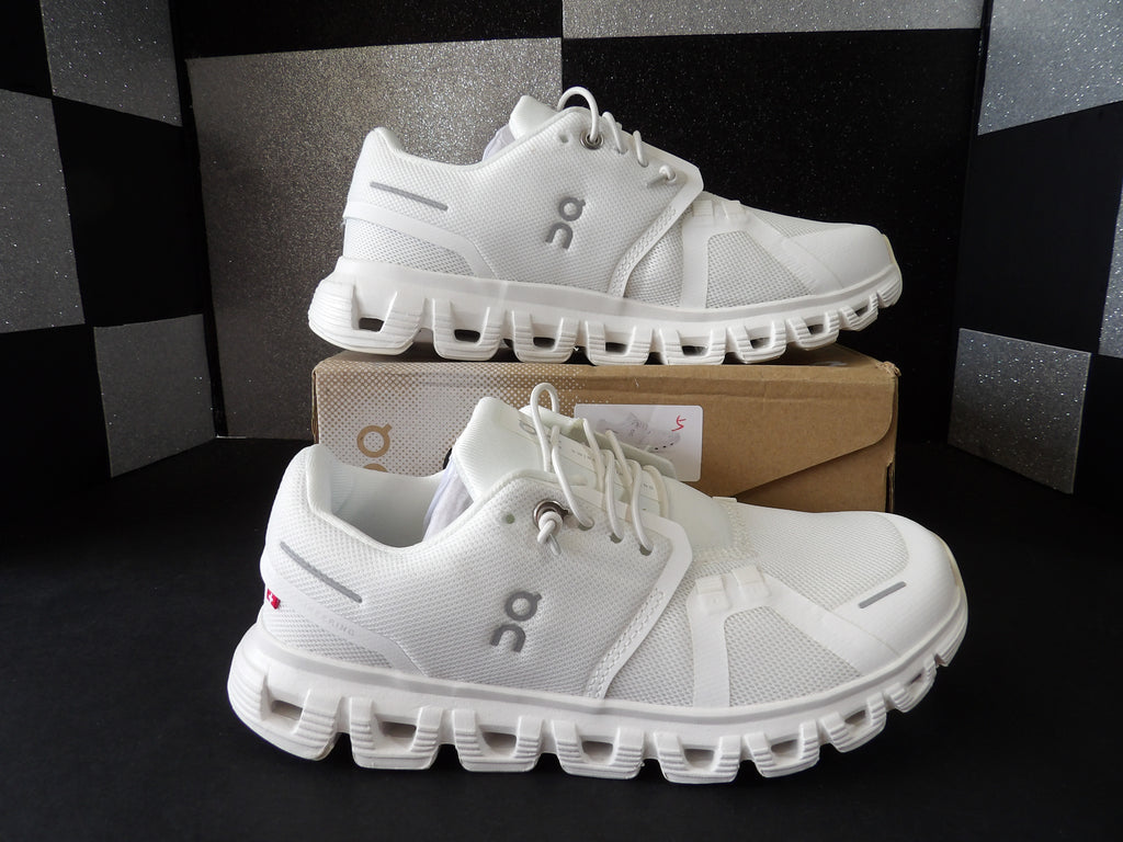 On Cloud 6 Running Shoes – All White (Size US Women's 5)