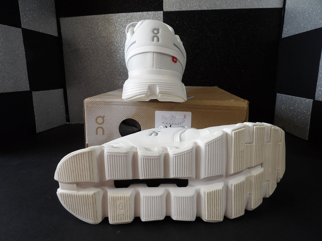 On Cloud 6 Running Shoes – All White (Size US Women's 5)