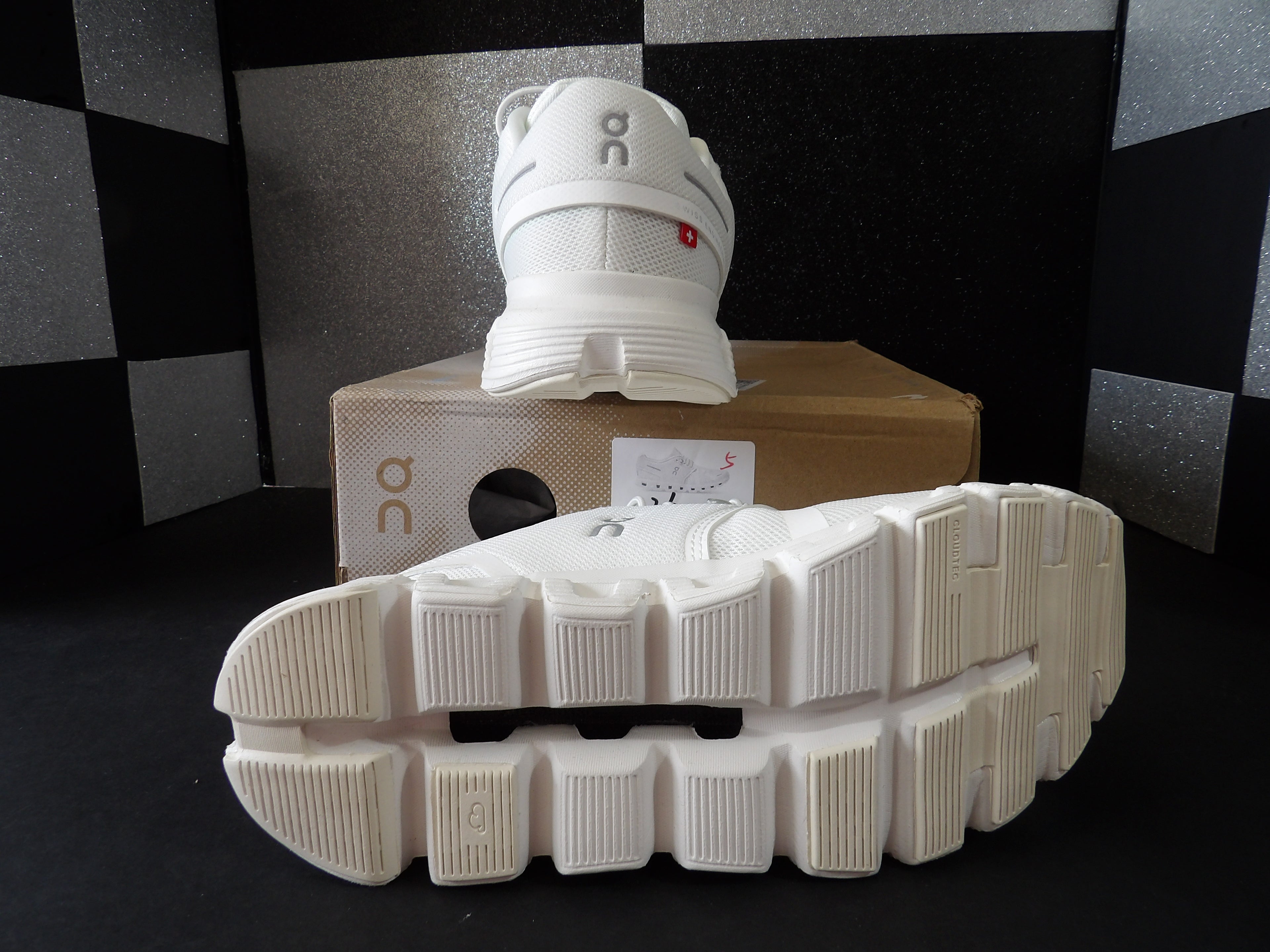 On Cloud 6 Running Shoes – All White (Size US Women's 5)
